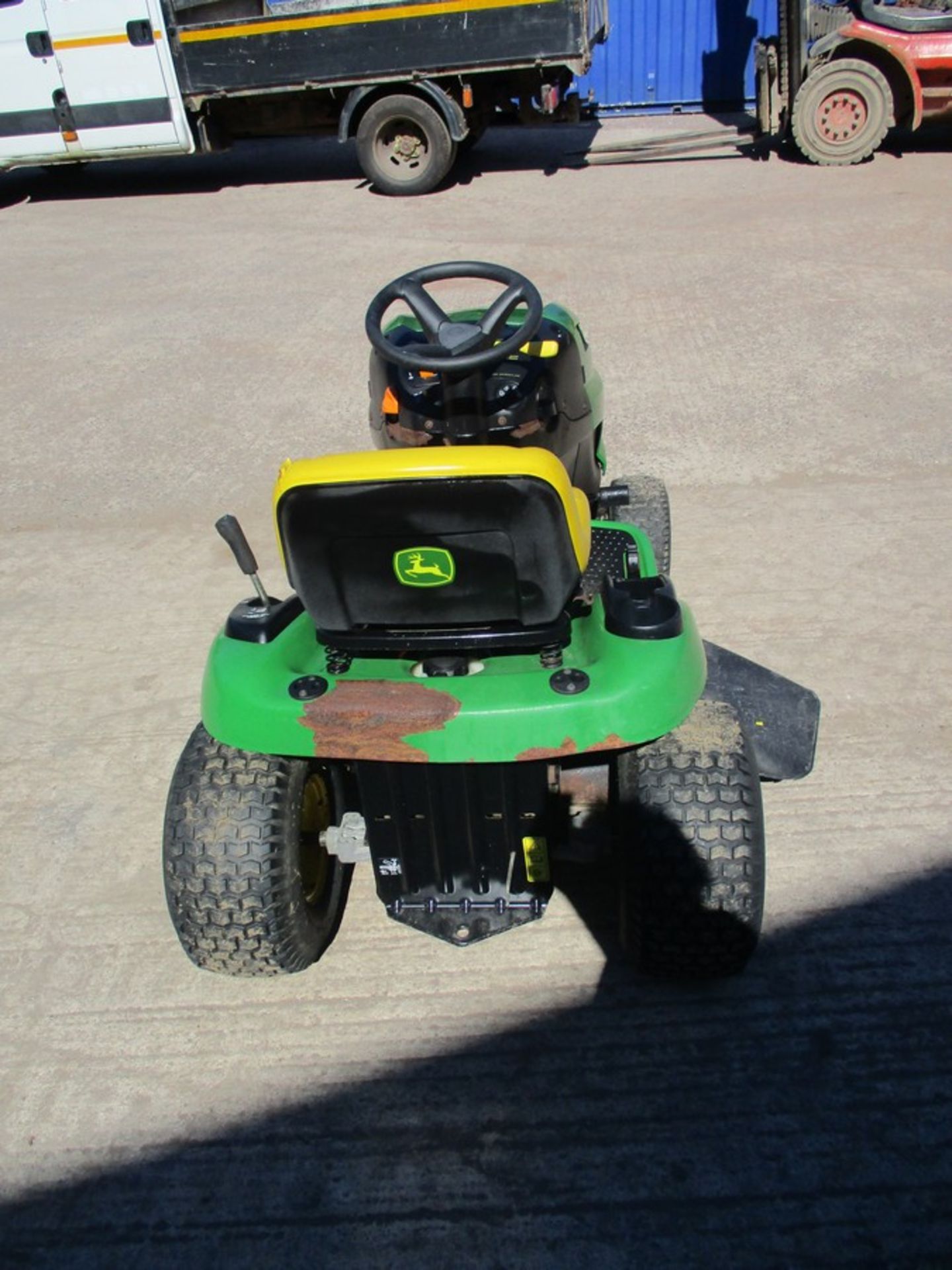 JOHN DEERE X110 RIDE ON MOWER - Image 3 of 5