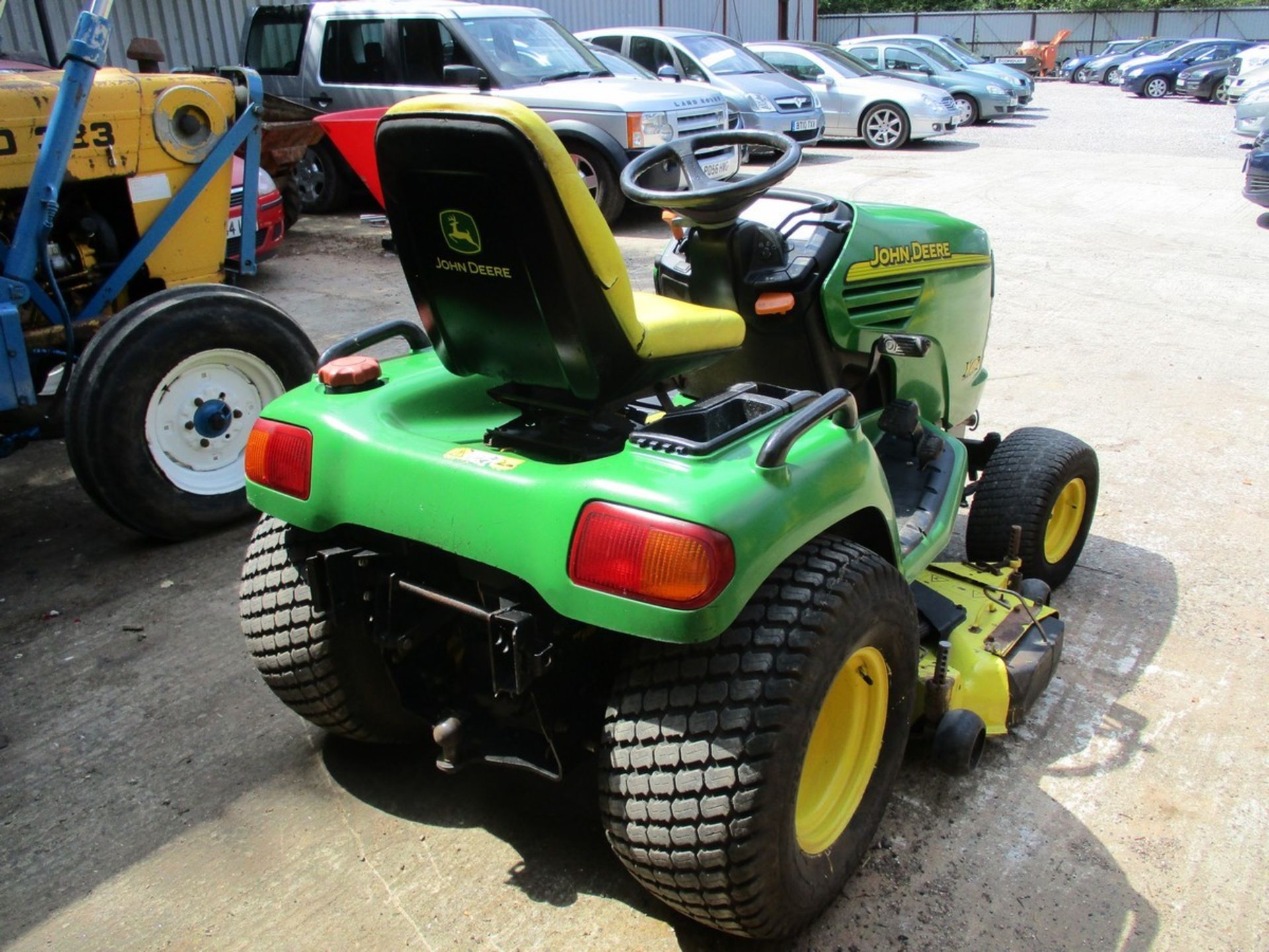 JOHN DEERE X495 DIESEL MULCHING RIDE ON MOWER 54" DECK - Image 4 of 5