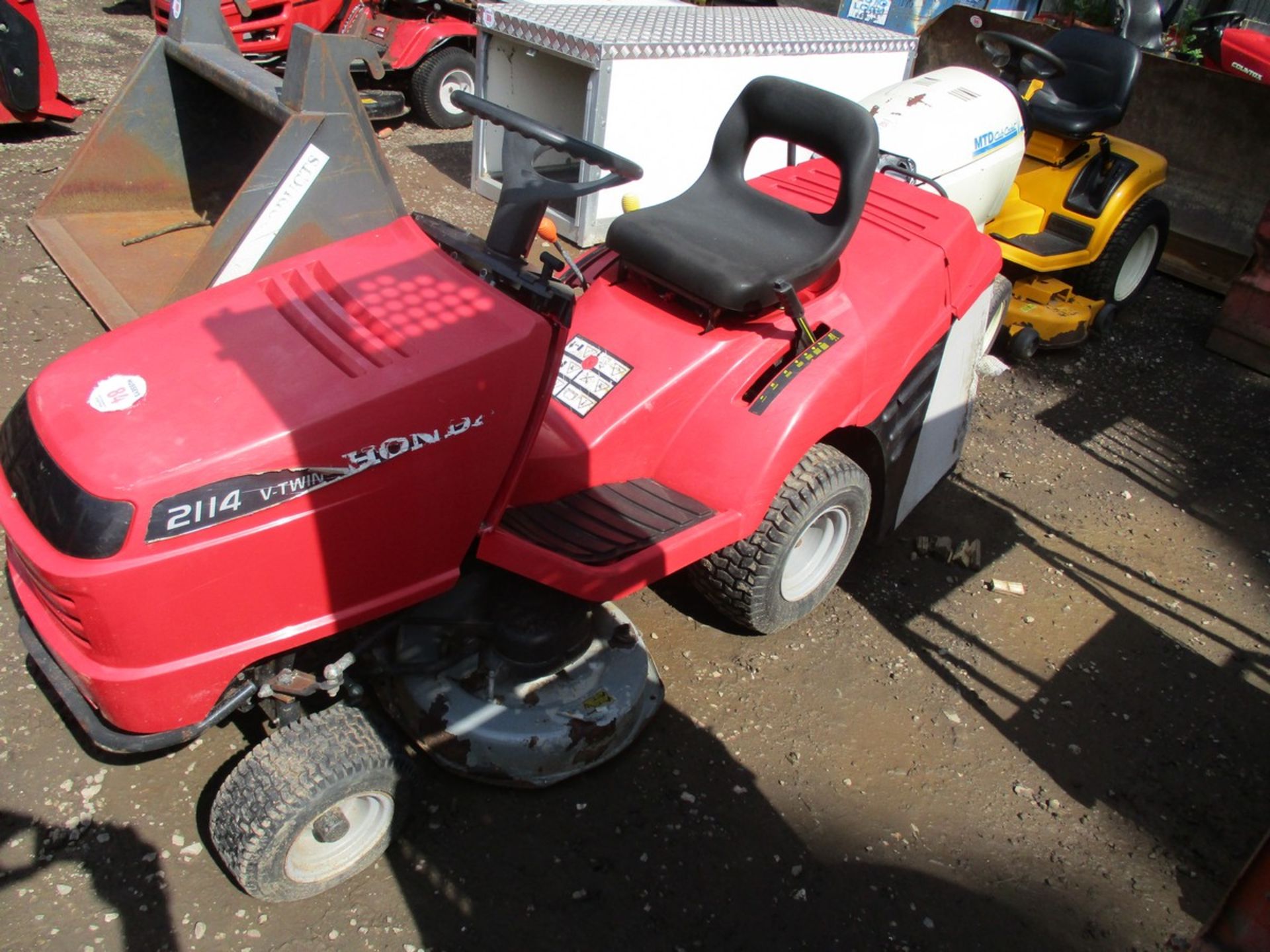 HONDA 2114 RIDE ON MOWER C.W COLLECTOR - Image 2 of 4