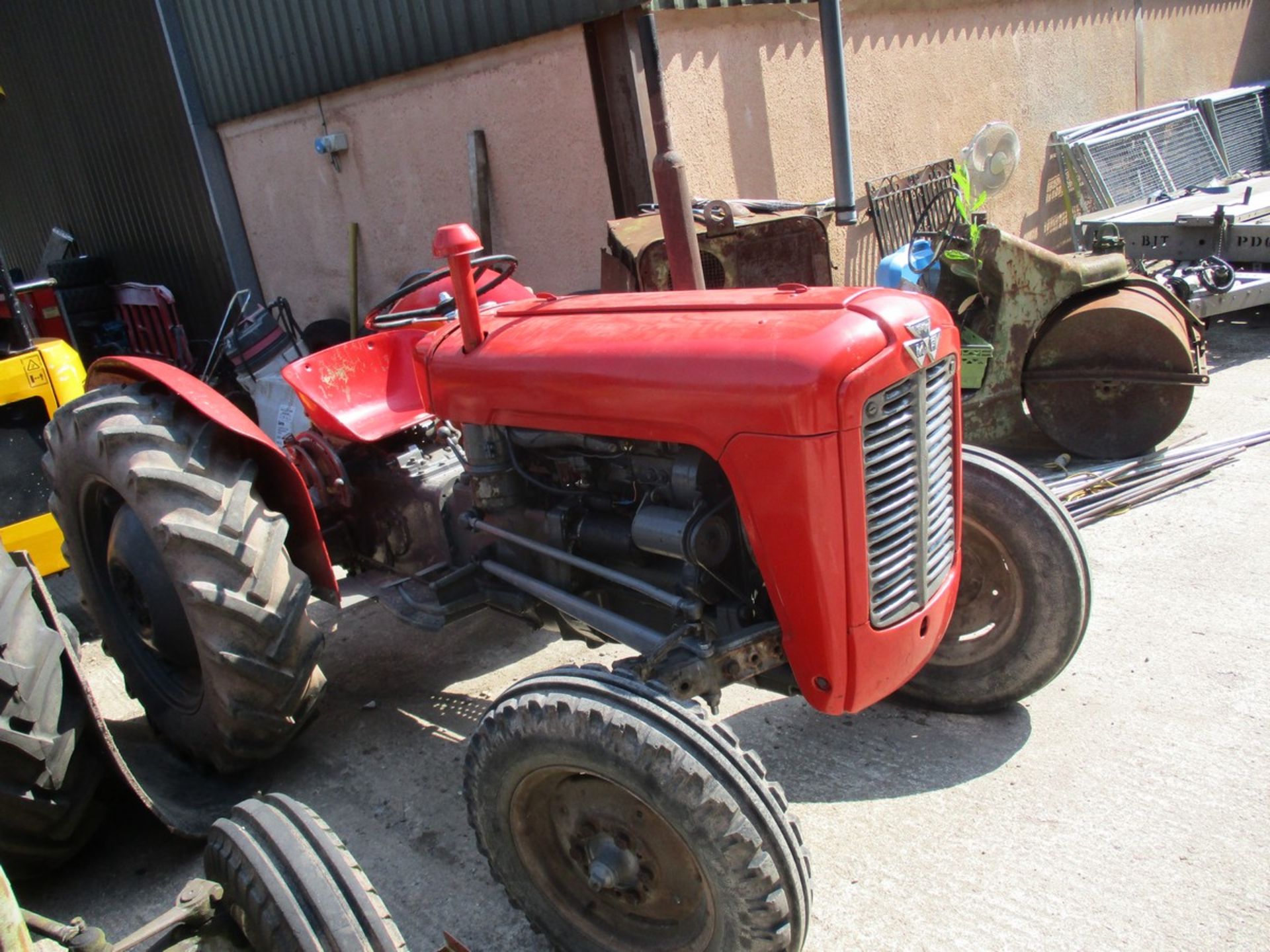 MASSEY FERGUSON 35 TRACTOR 3 CYLINDER DIESEL 1050HRS - Image 2 of 4