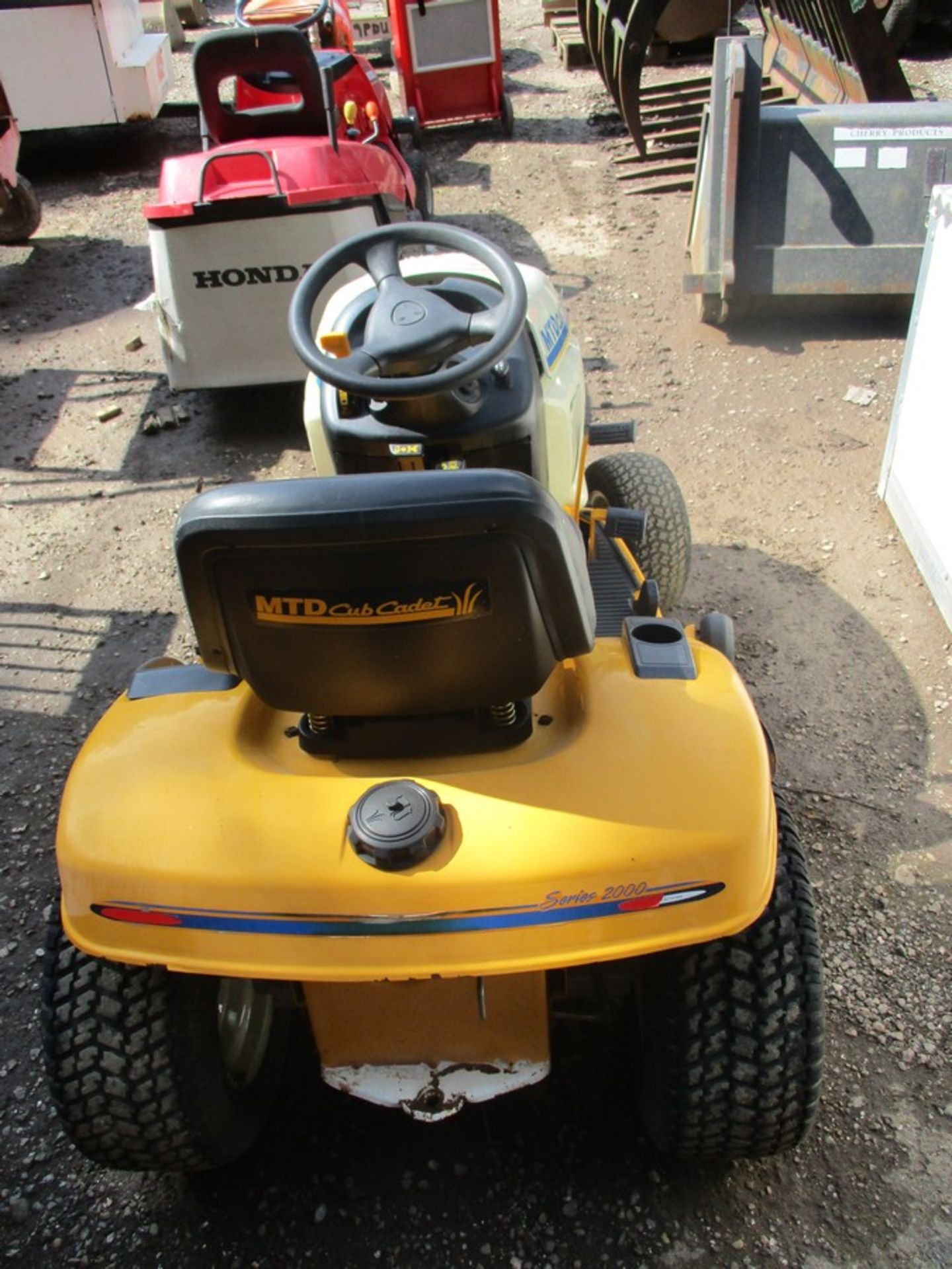 CUB CADET MID MOUNTED MOWER - Image 3 of 4