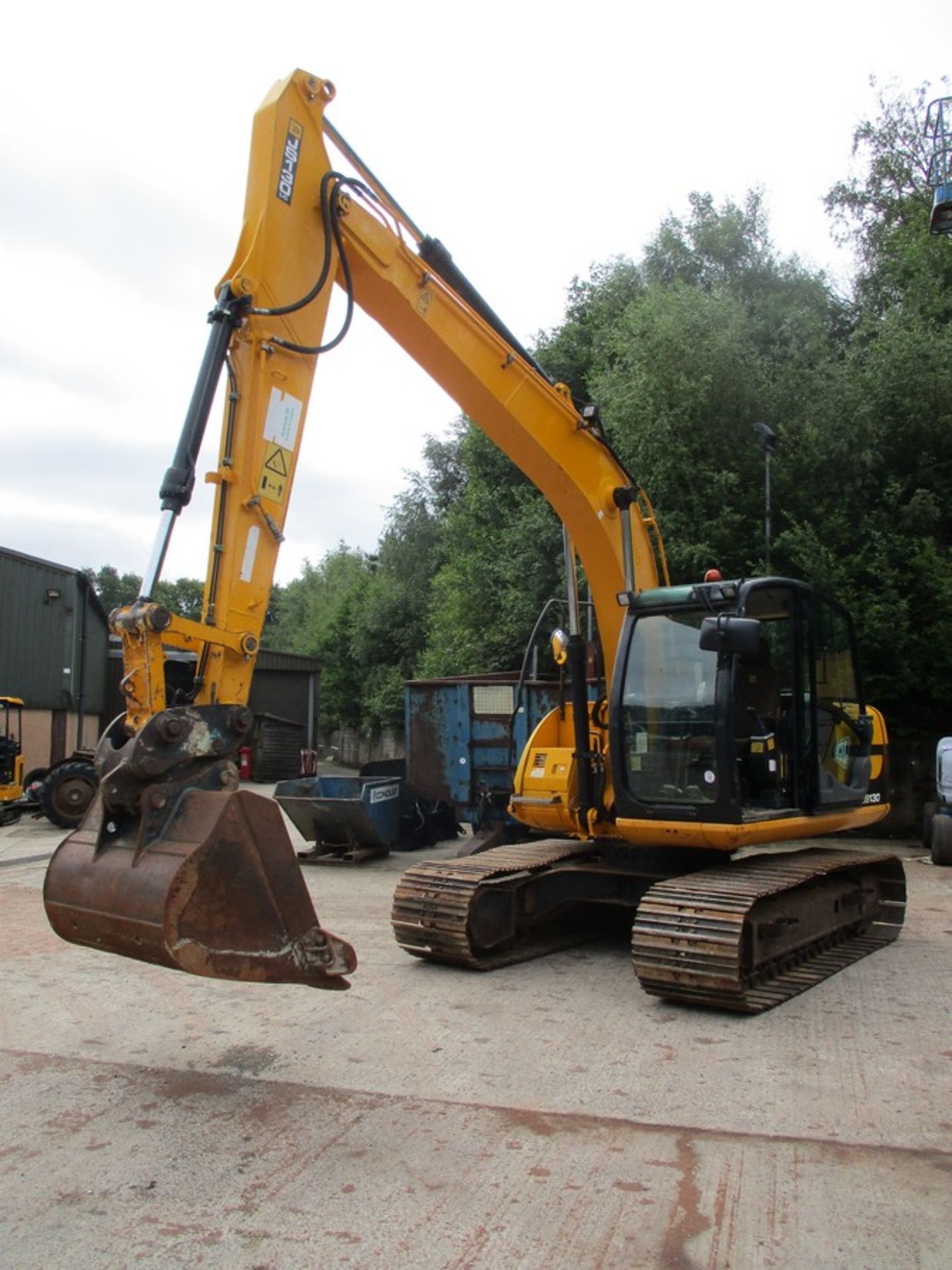 JCB JS130 EXCAVATOR C.W 1 BUCKET 2011 5605HRS - Image 3 of 16