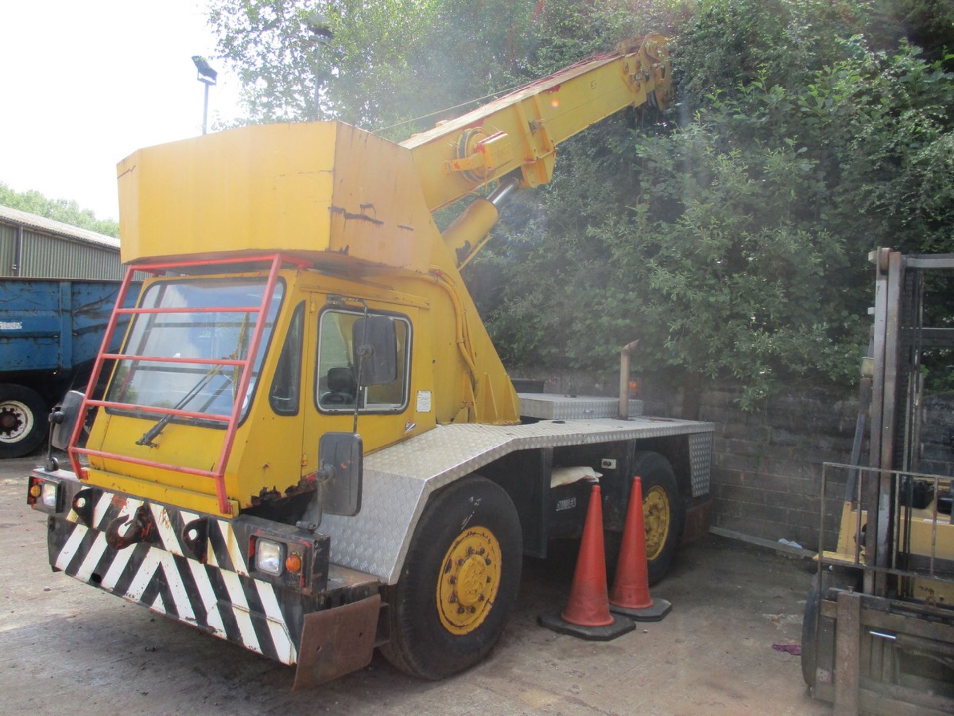 GROVE 12 TON CRANE