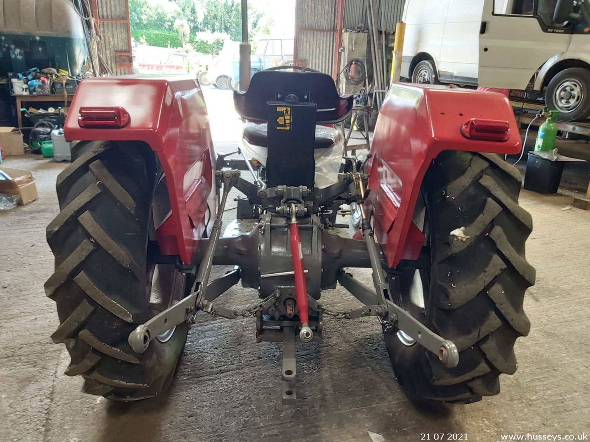 MASSEY FERGUSON 135 TRACTOR (RECENTLY RESTORED 6000HRS) - Image 2 of 3