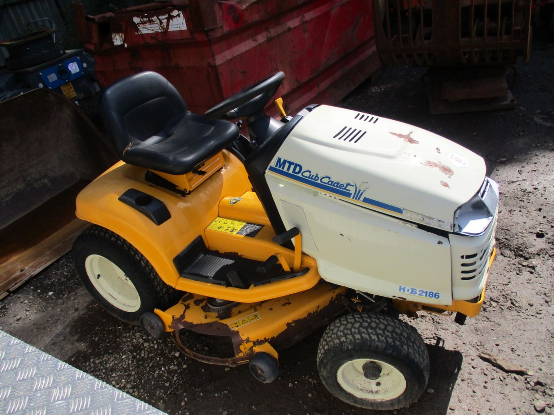 CUB CADET MID MOUNTED MOWER - Image 2 of 4