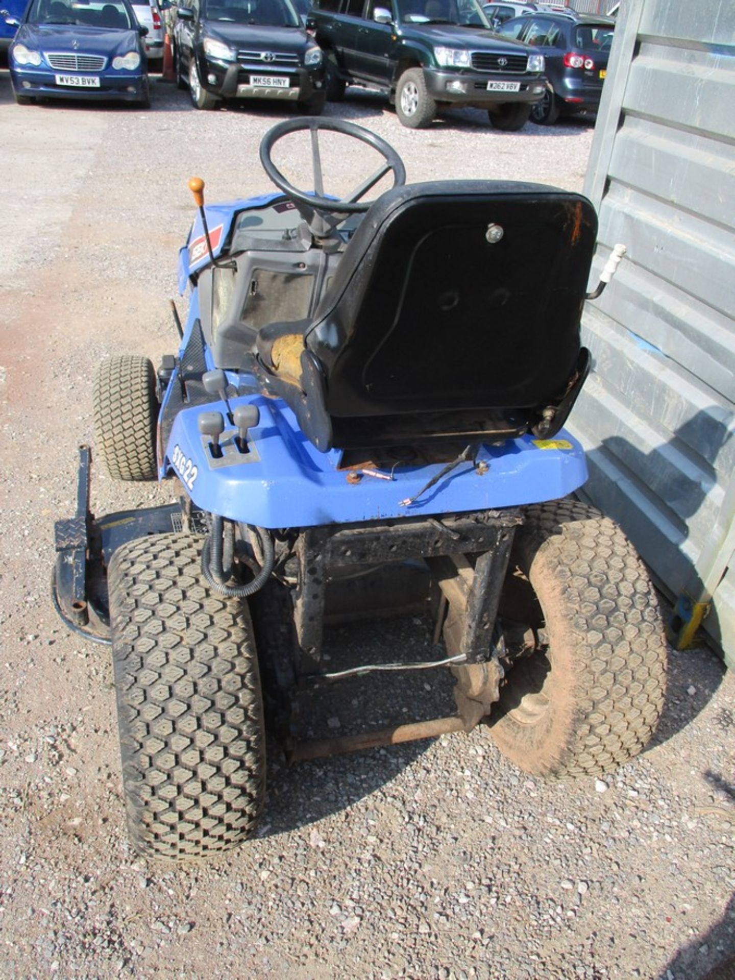 ISEKI SXG22 MULCHING RIDE ON MOWER - Image 5 of 10