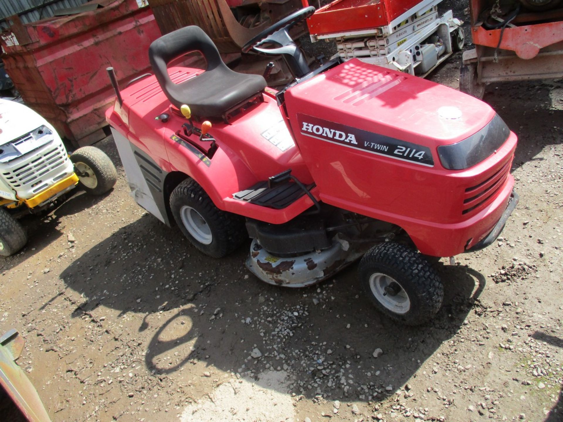 HONDA 2114 RIDE ON MOWER C.W COLLECTOR