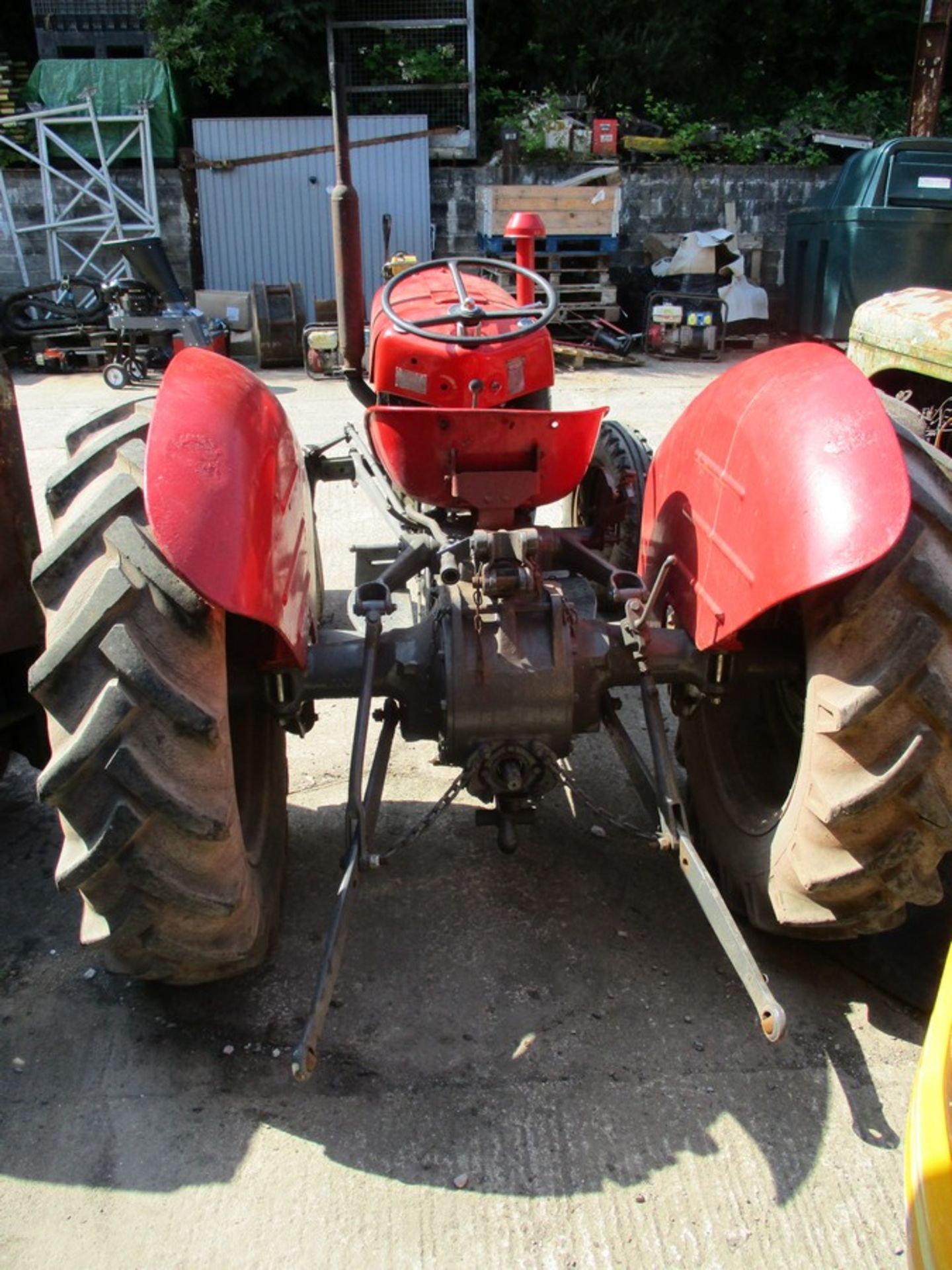 MASSEY FERGUSON 35 TRACTOR 3 CYLINDER DIESEL 1050HRS - Image 3 of 4