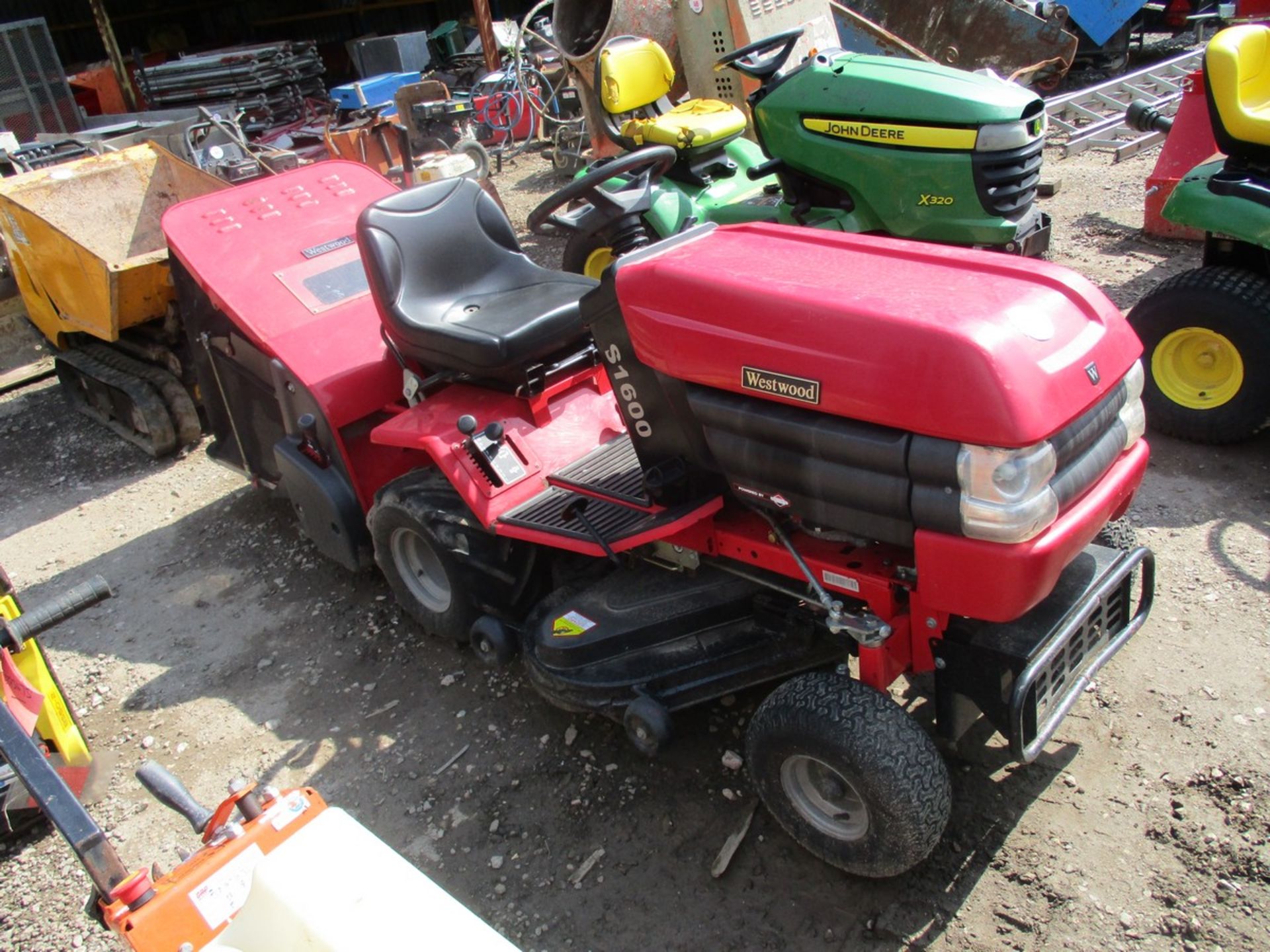 WESTWOOD S1600 RIDE ON MOWER C.W COLLECTOR - Image 2 of 4