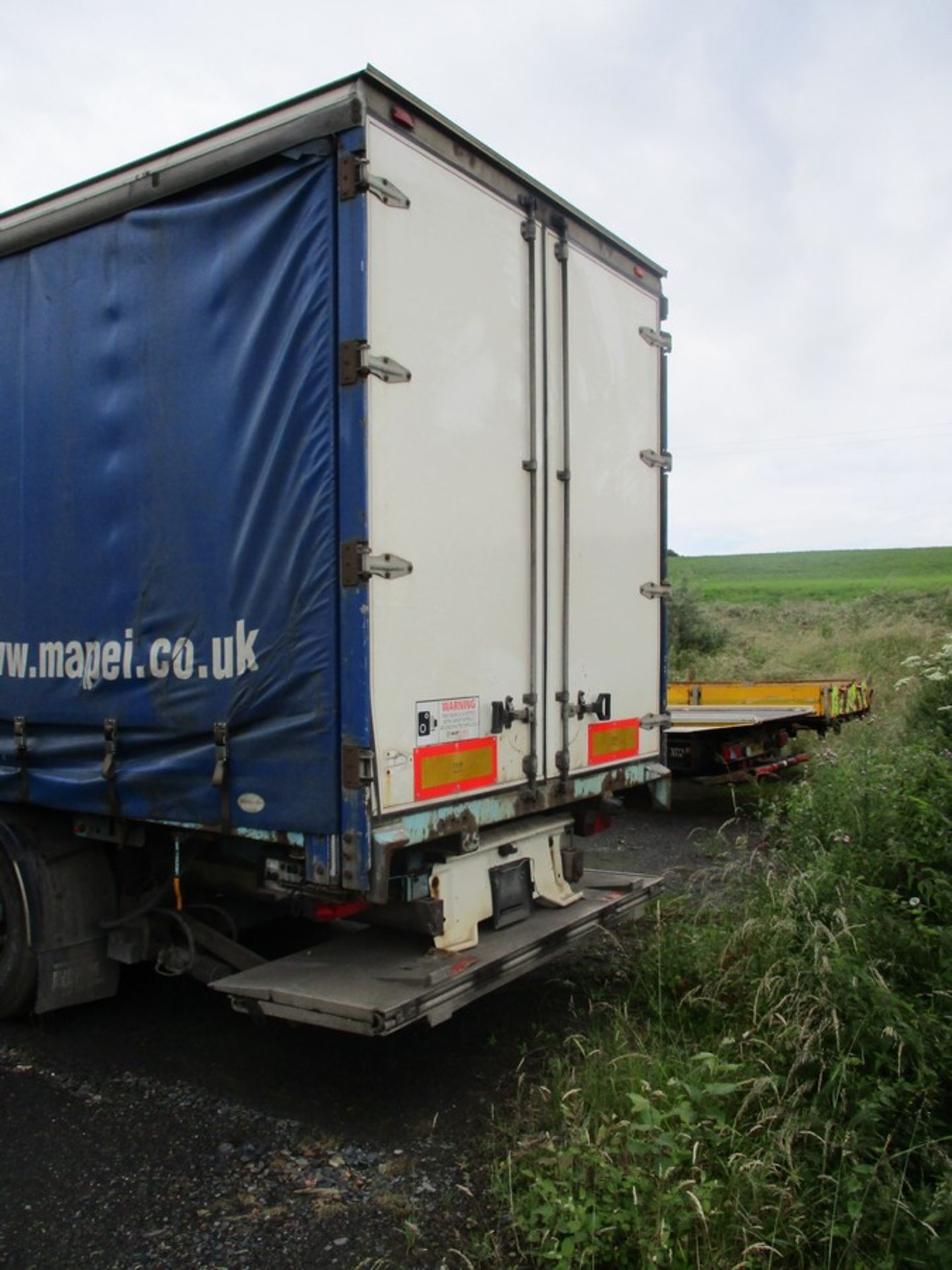 CURTAIN SIDE TRAILER C/W TAIL LIFT - Image 3 of 11