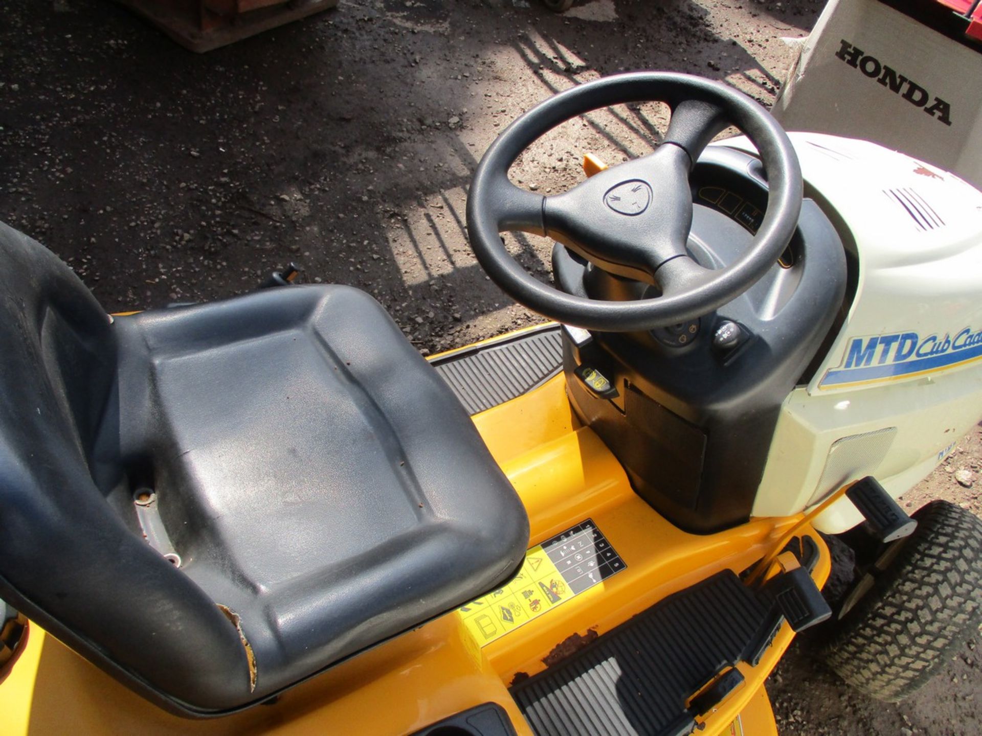 CUB CADET MID MOUNTED MOWER - Image 4 of 4