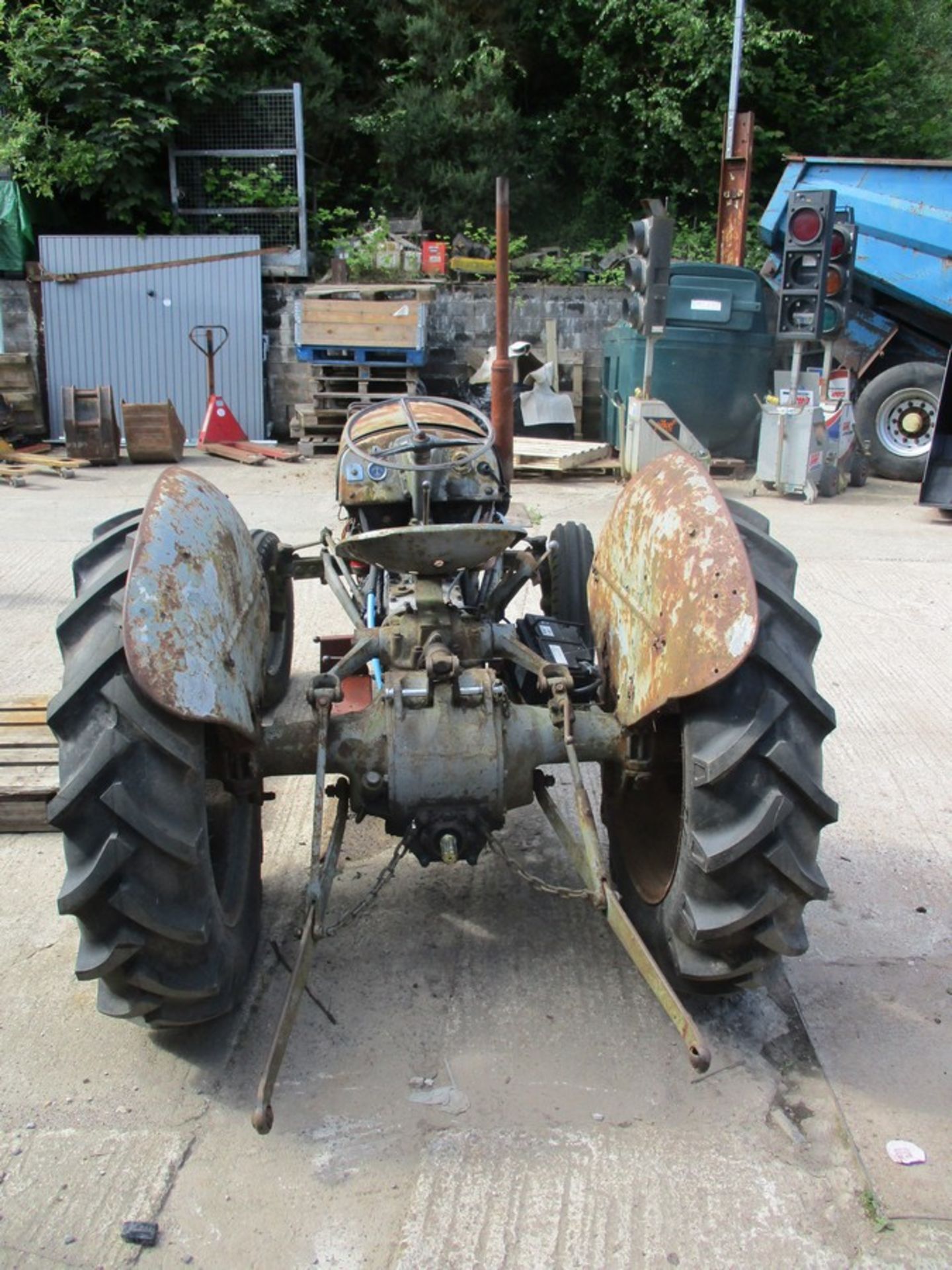 FERGIE T20 DIESEL TRACTOR - Image 3 of 4