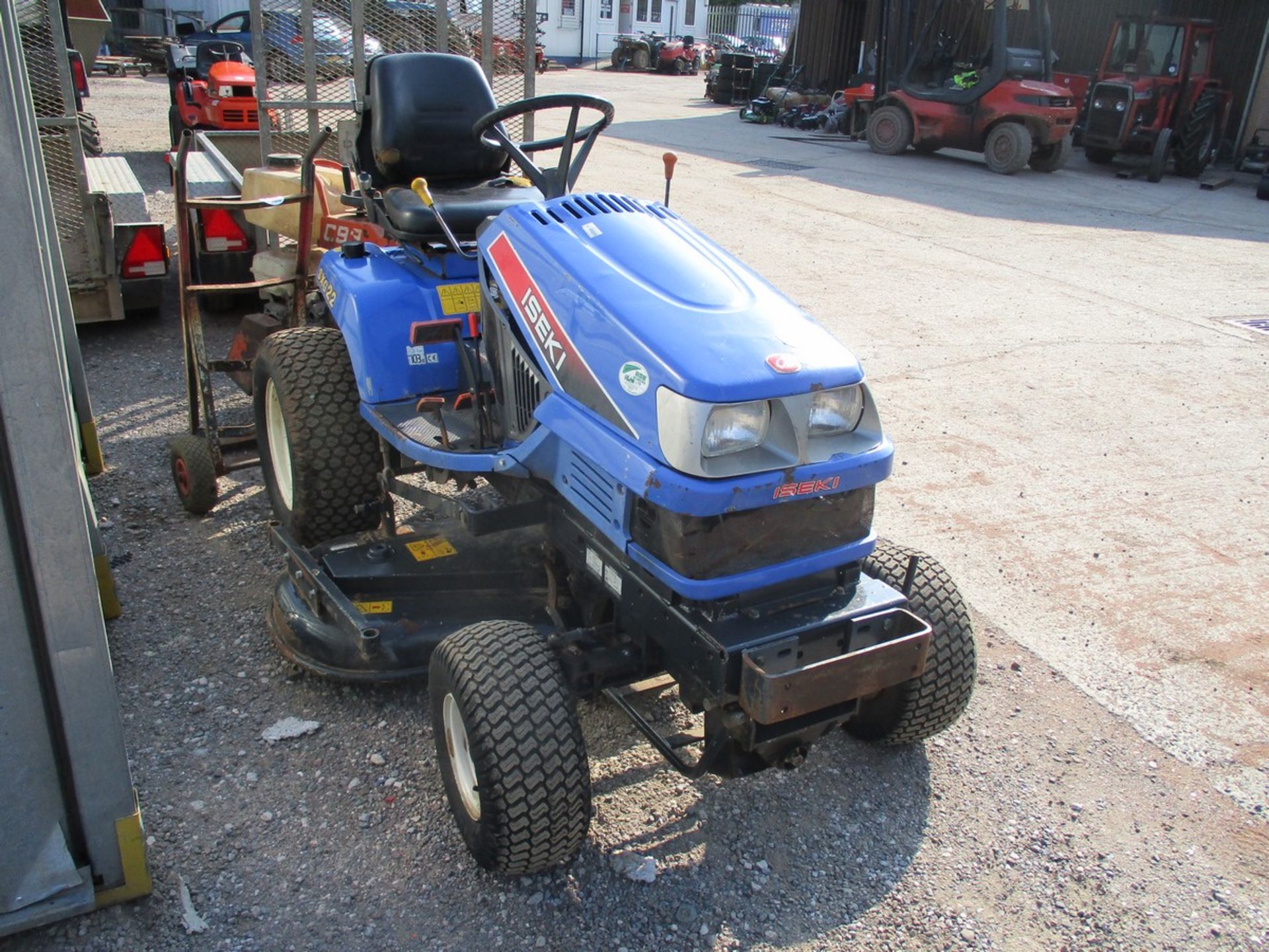 ISEKI SXG22 MULCHING RIDE ON MOWER - Image 3 of 10