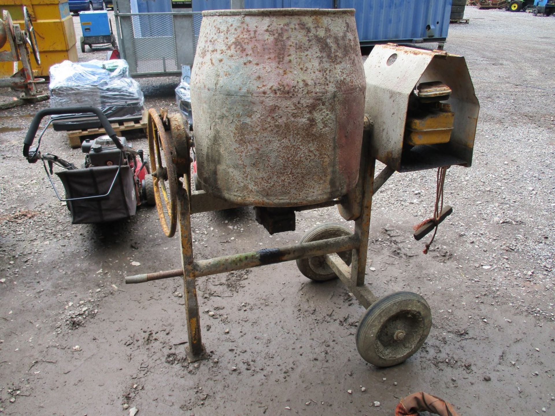 CEMENT MIXER - Image 2 of 2