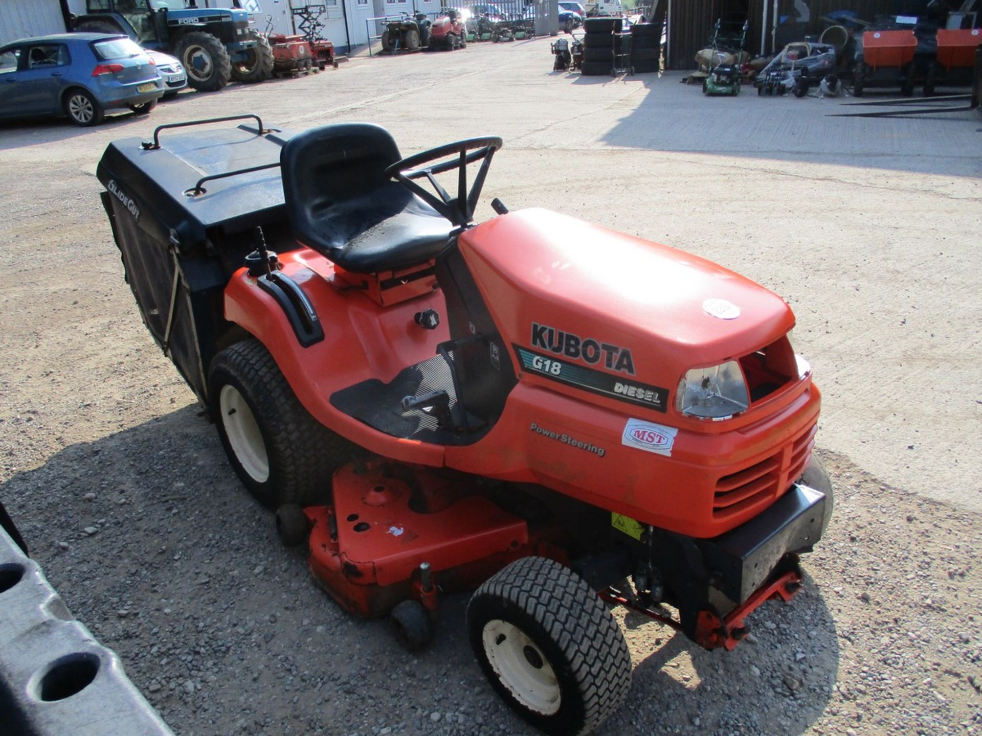 KUBOTA G18 DIESEL RIDE ON MOWER - Image 4 of 10