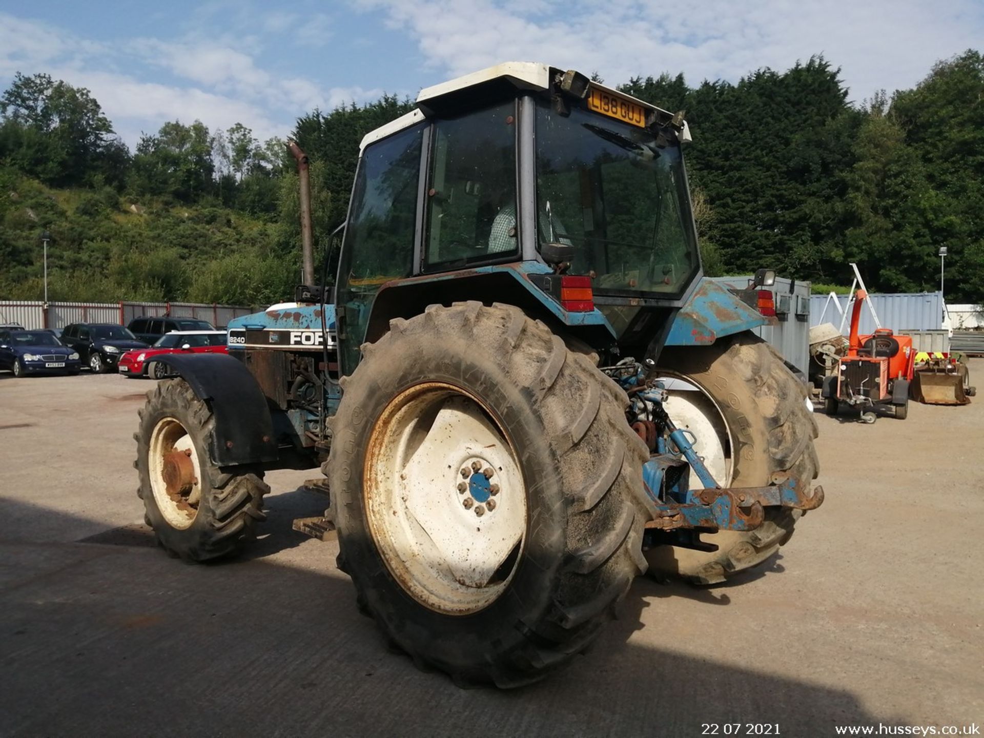 FORD 8240 4WD TRACTOR L138 GUJ SHOWING 1089HRS - Image 3 of 10