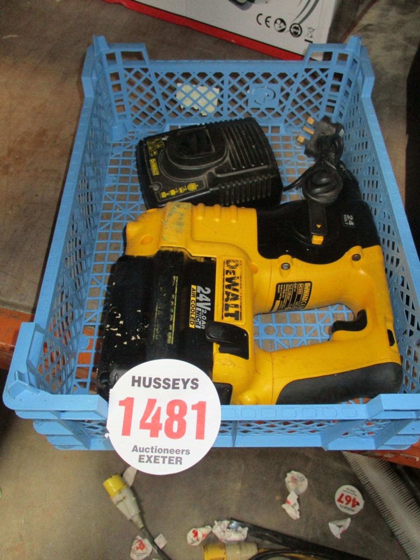 CORDLESS DEWALT HAMMER DRILL