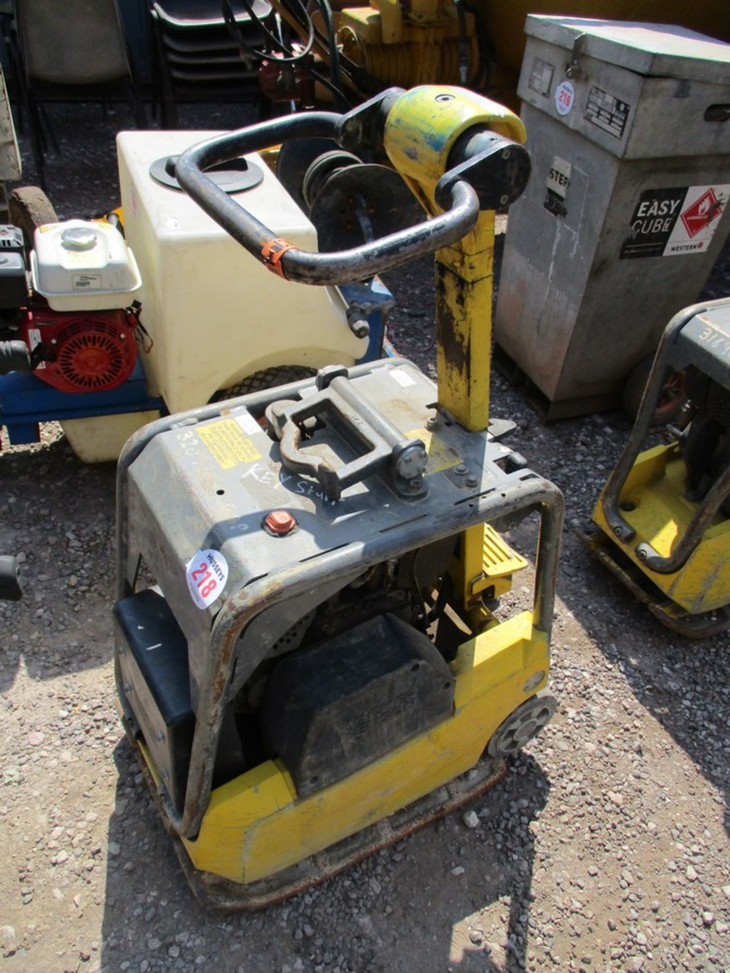 REVERSIBLE DIESEL WACKER PLATE