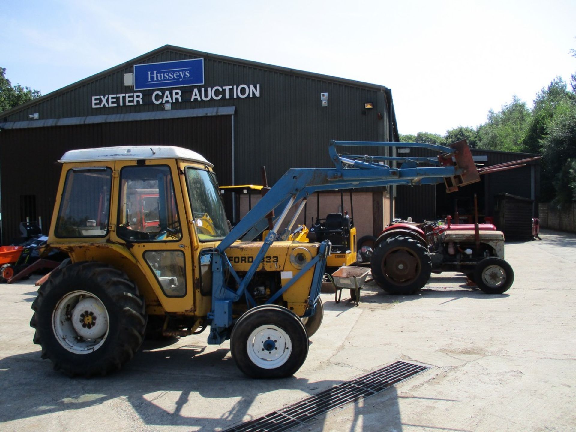 FORD 333 TRACTOR C/W LOADER - Image 2 of 6