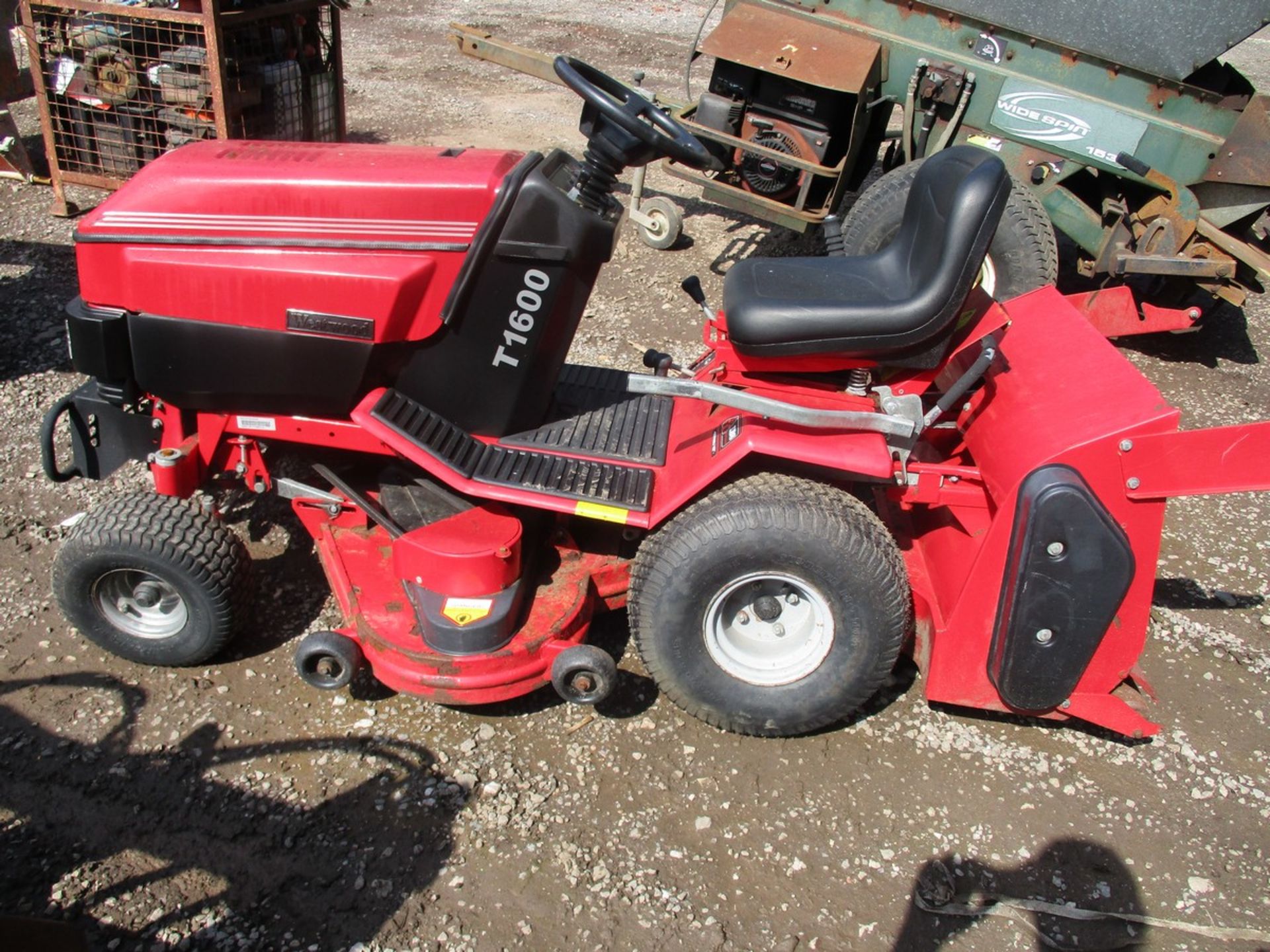 WESTWOOD T1600 RIDE ON MOWER - Image 2 of 4