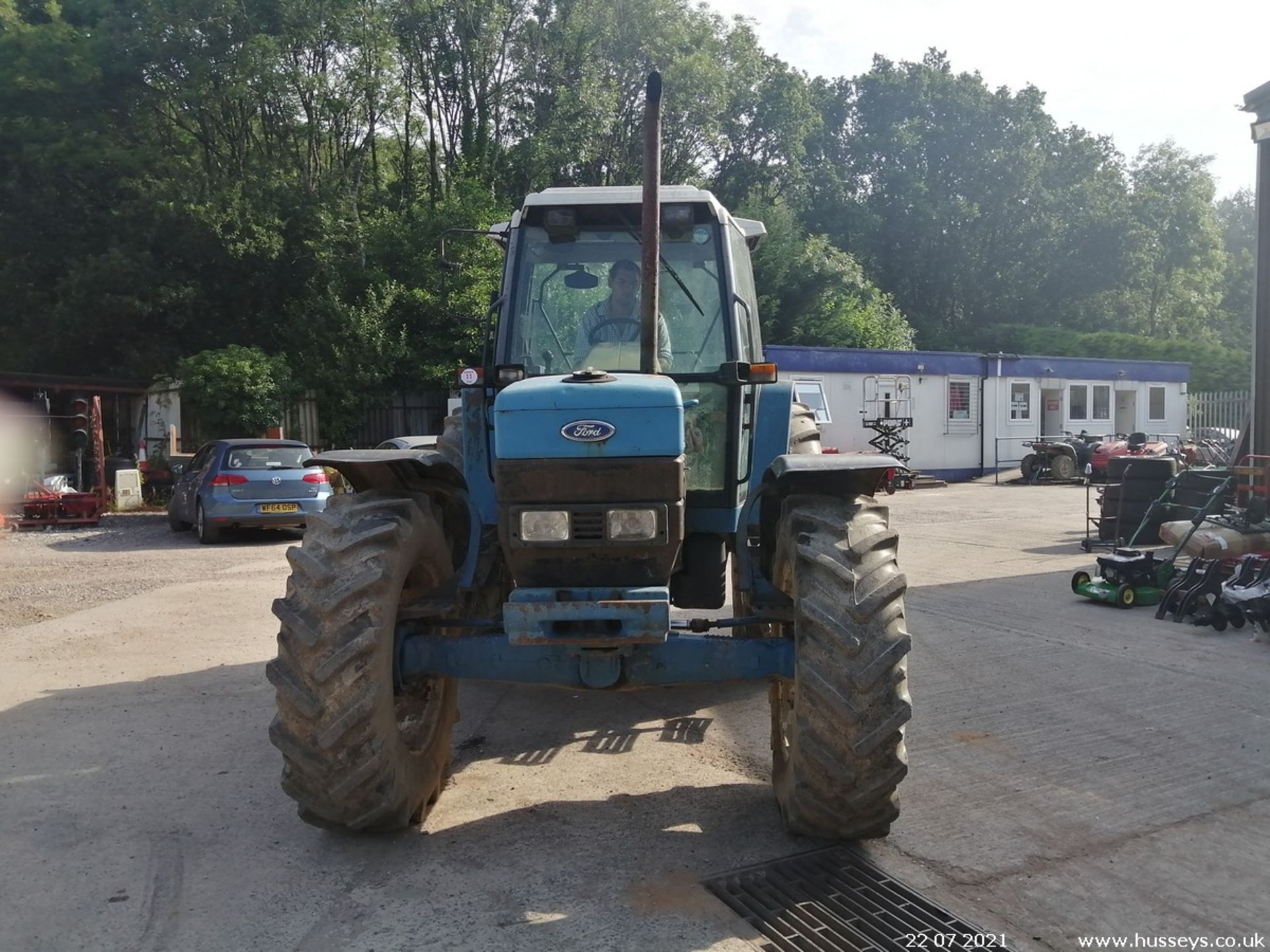 FORD 8240 4WD TRACTOR L138 GUJ SHOWING 1089HRS - Image 9 of 10