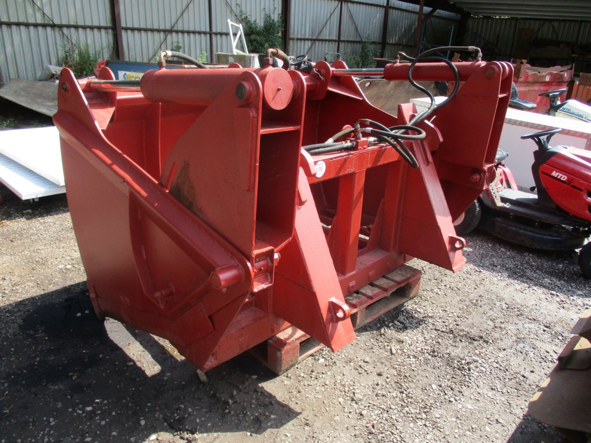 RED ROCK SILAGE GRAB