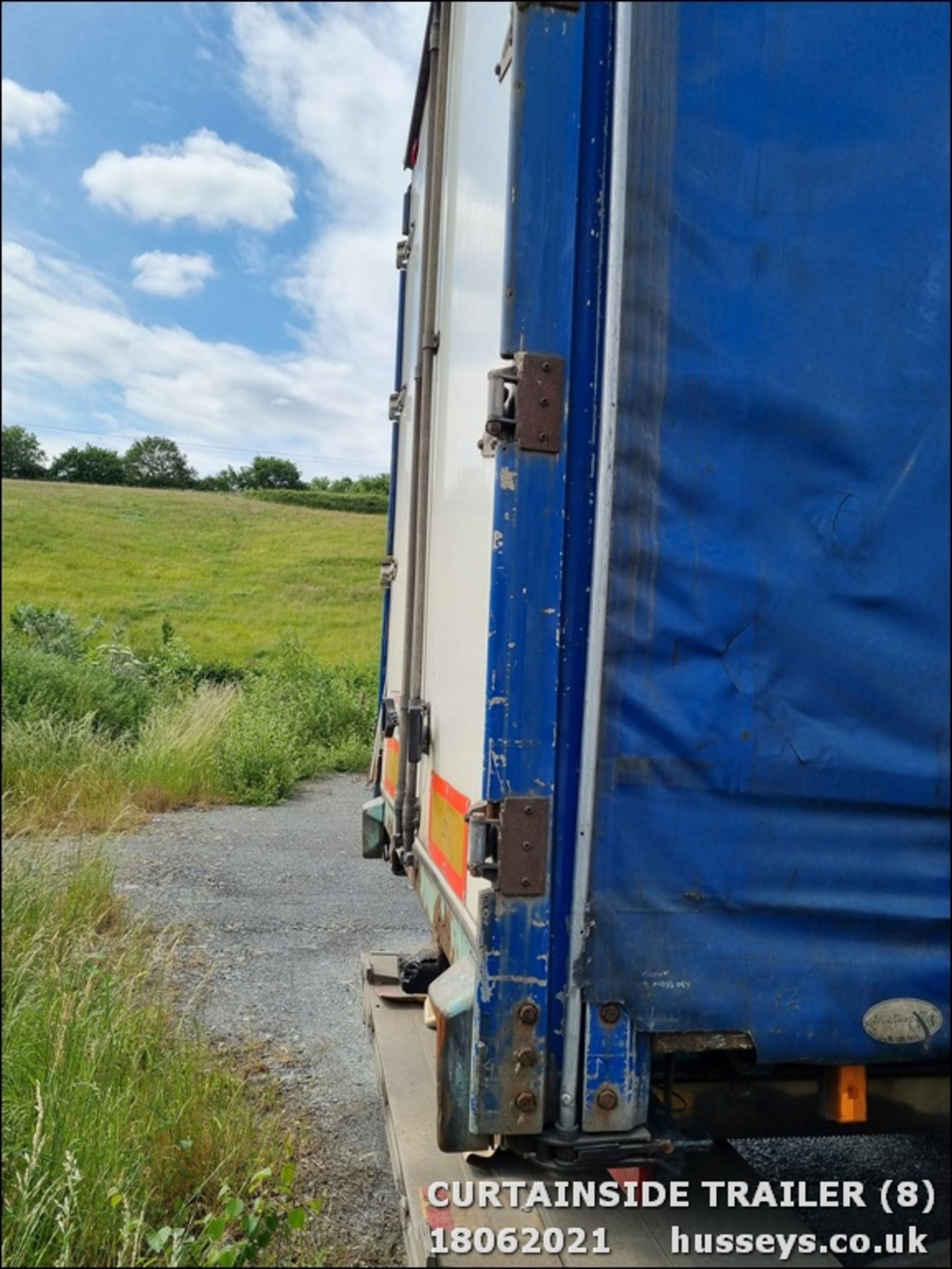 CURTAIN SIDE TRAILER C/W TAIL LIFT - Image 8 of 11