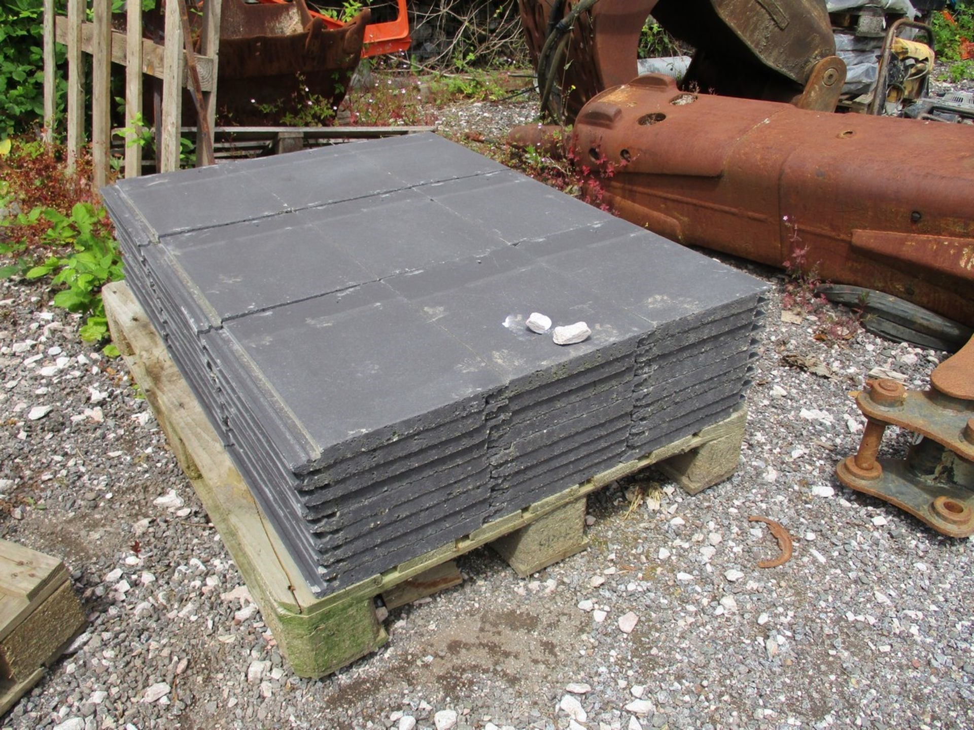 PALLET OF 81 MARLEY ROOFING TILES 420MM X 330MM ALL INTACT WITH 1 FIXING HOLE DRILLED IN EACH
