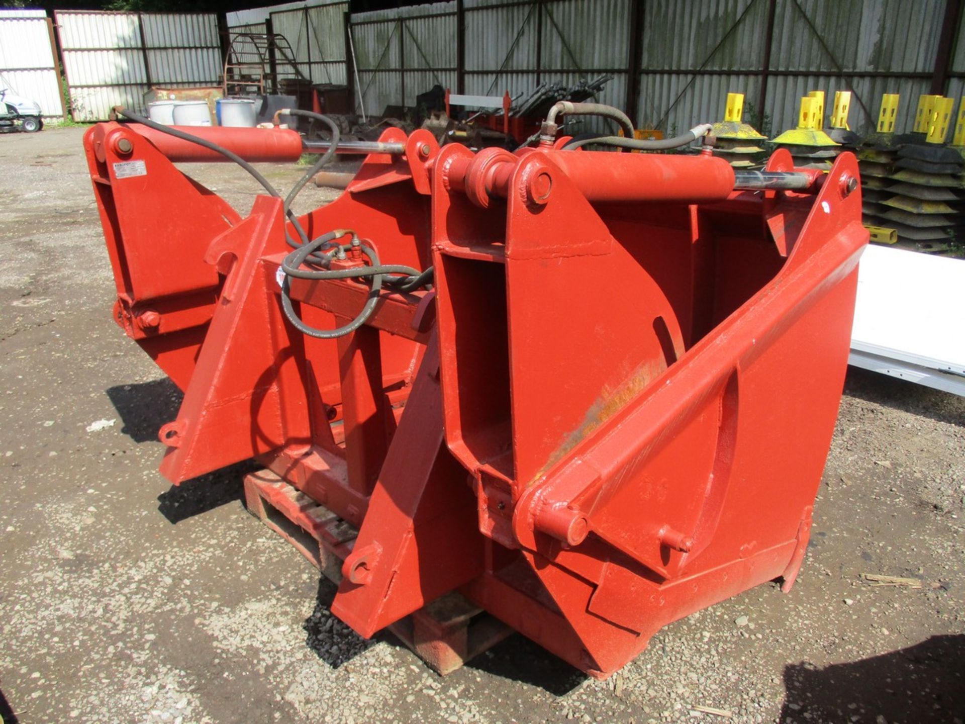 RED ROCK SILAGE GRAB - Image 2 of 3