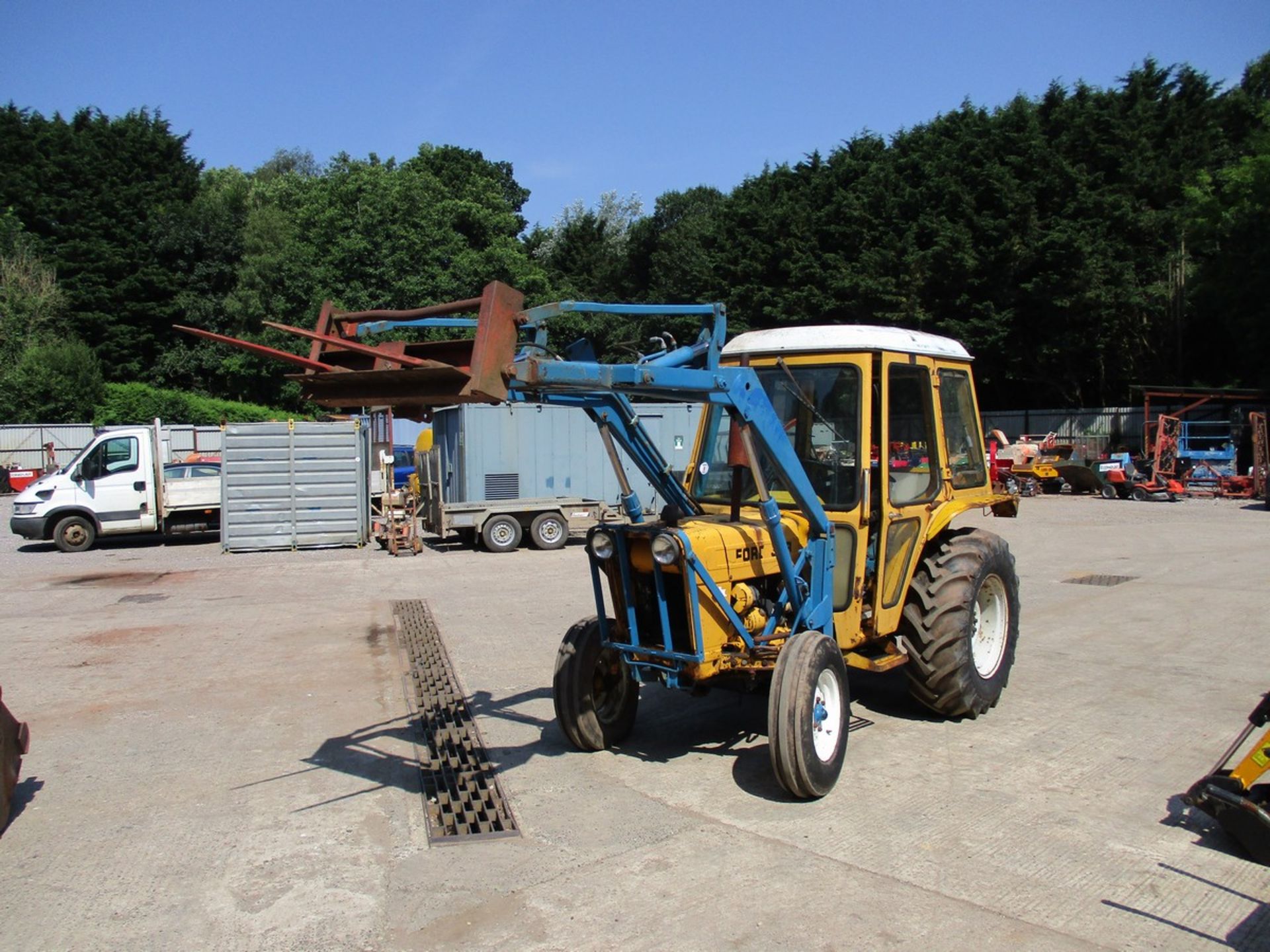 FORD 333 TRACTOR C/W LOADER