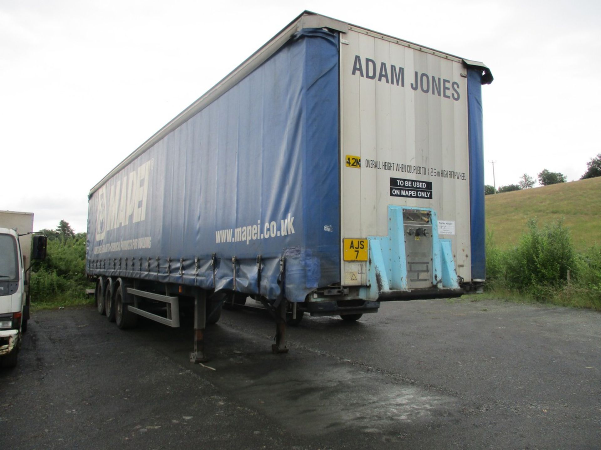 CURTAIN SIDE TRAILER C/W TAIL LIFT