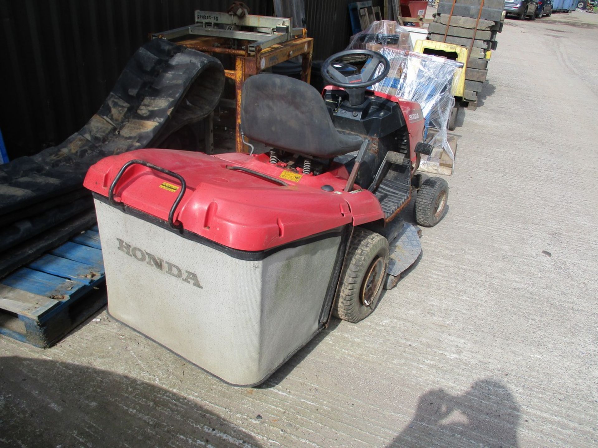 HONDA RIDE ON MOWER - Image 3 of 3