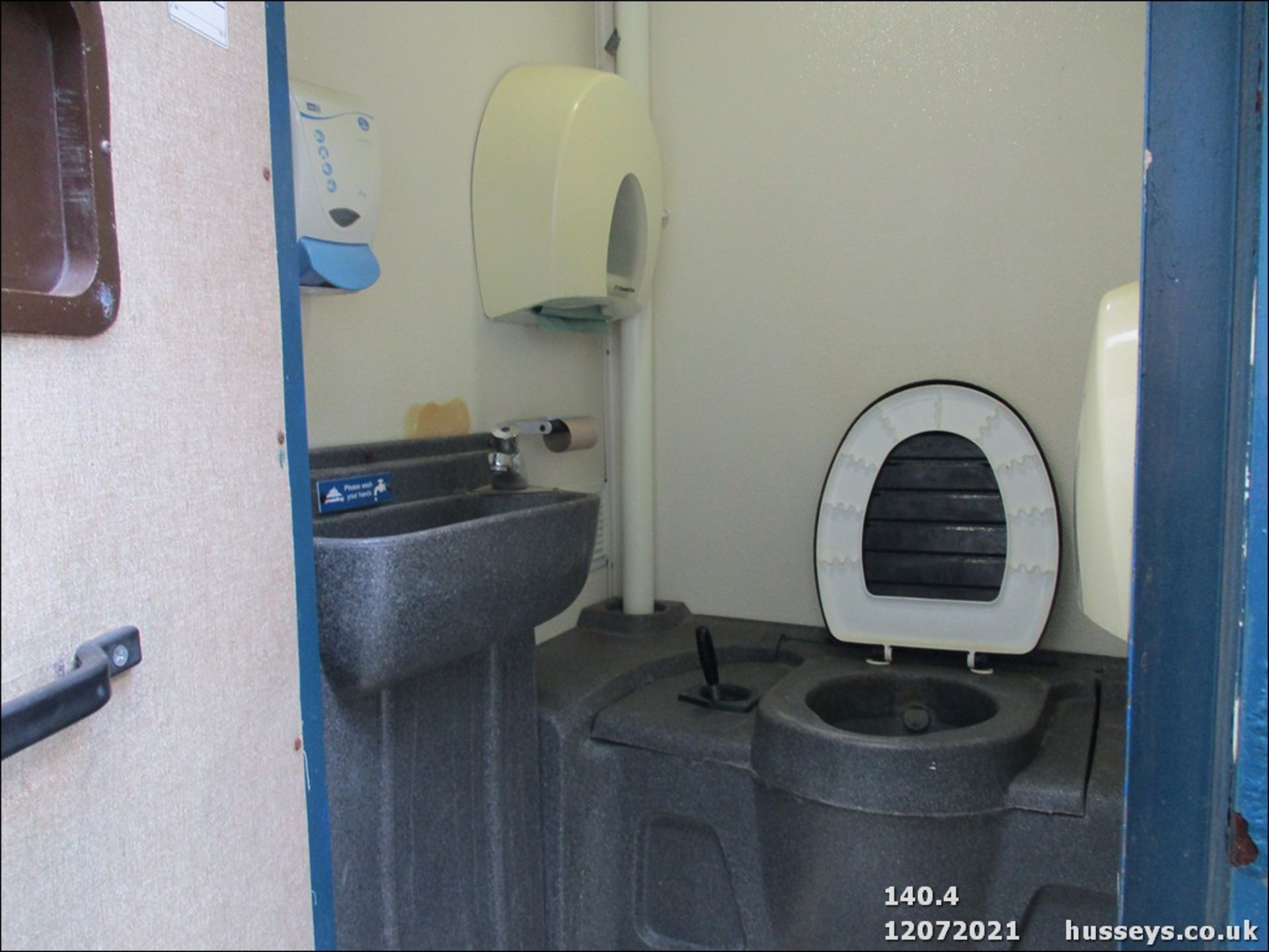 GROUNDHOG WELFARE UNIT CW KITCHEN GENERATOR WC KEYS AND WANDERLEAD IN OFFICE - Image 5 of 7