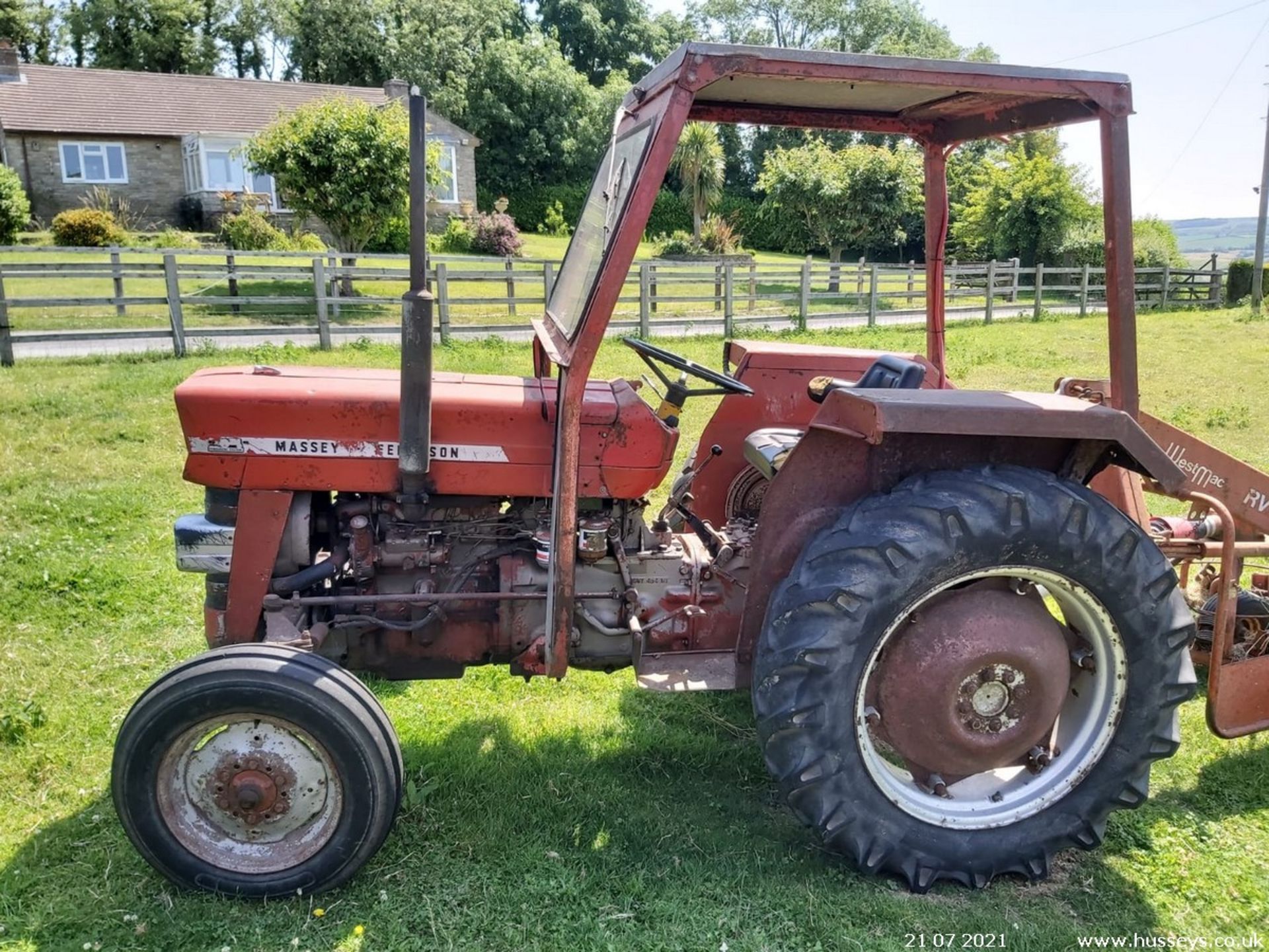 MASSEY FERGUSON 135 TRACTOR (POWER STEERING)