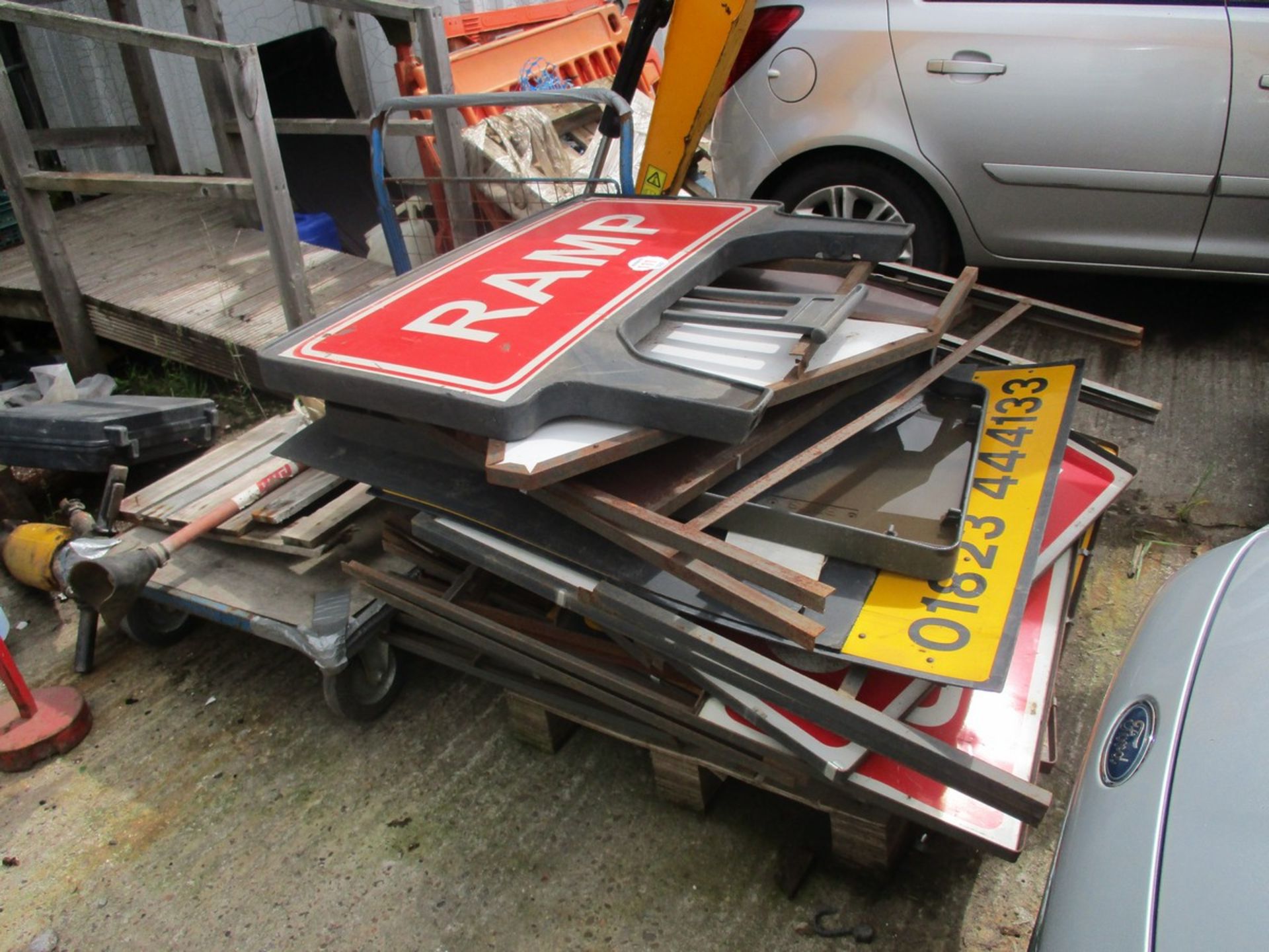 PALLET OF ROAD SIGNS