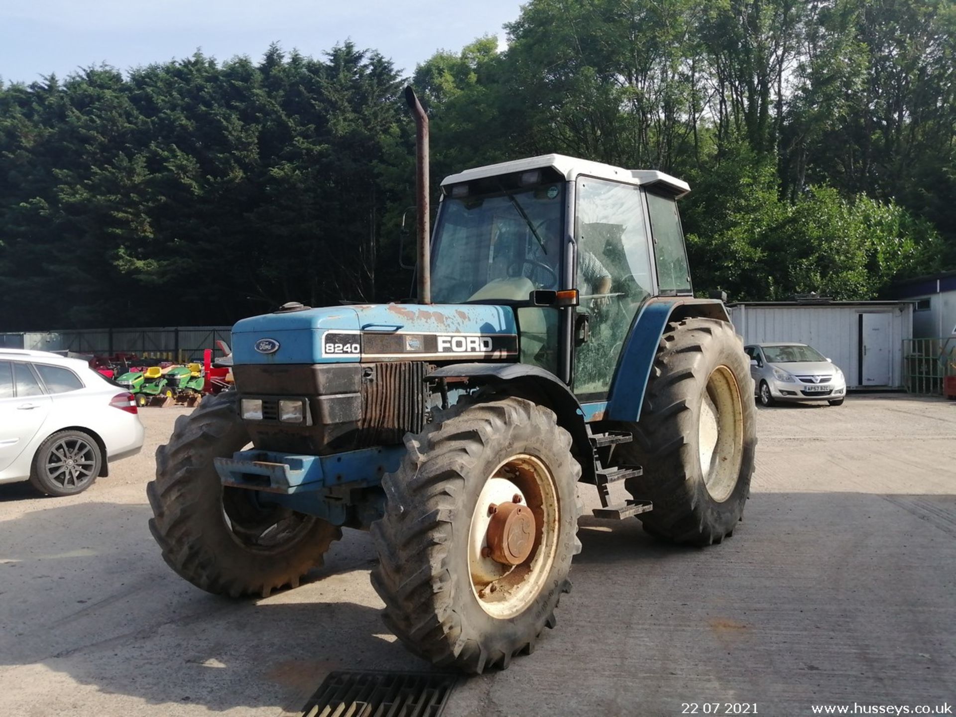 FORD 8240 4WD TRACTOR L138 GUJ SHOWING 1089HRS