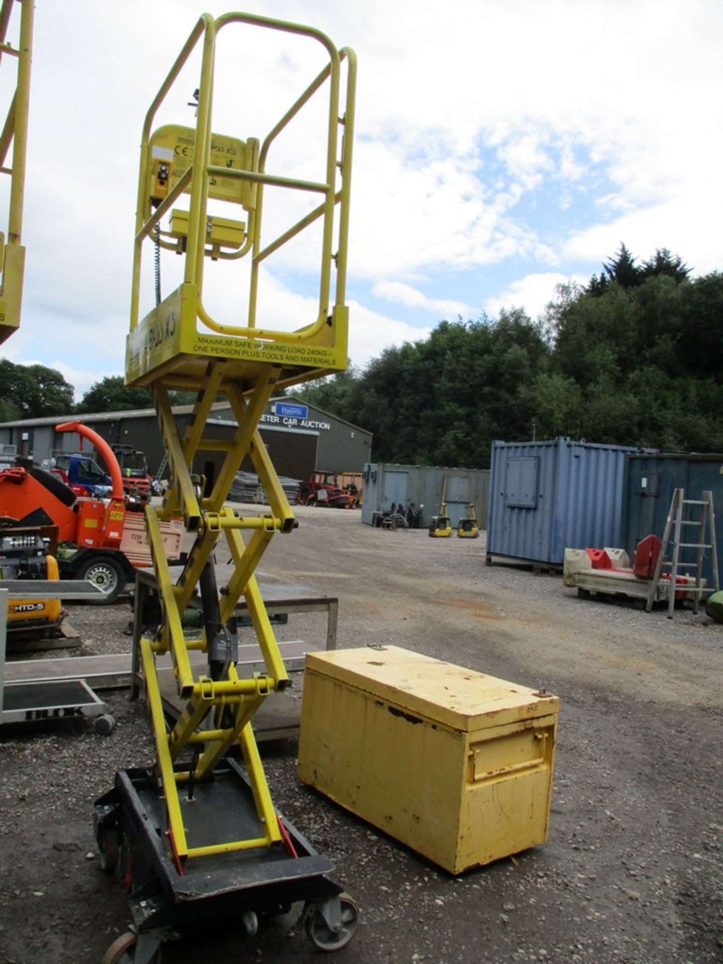 YOUNGMAN SCISSOR LIFT - Image 2 of 2