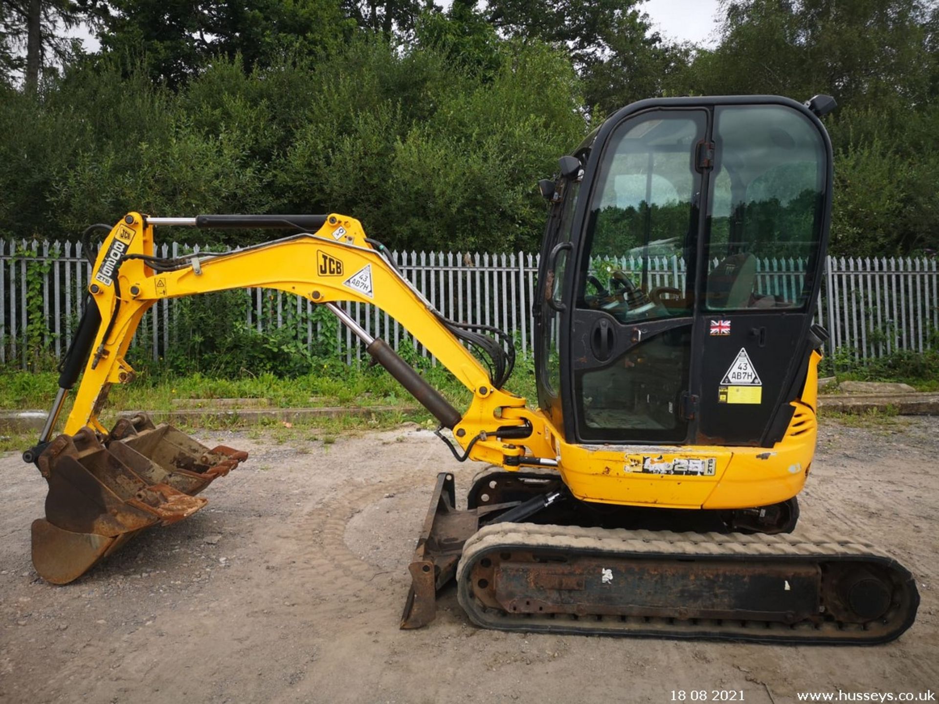 JCB 8025 ZTS 2009 QUICK HITCH GRADER 12 & 24" BUCKETS RTD