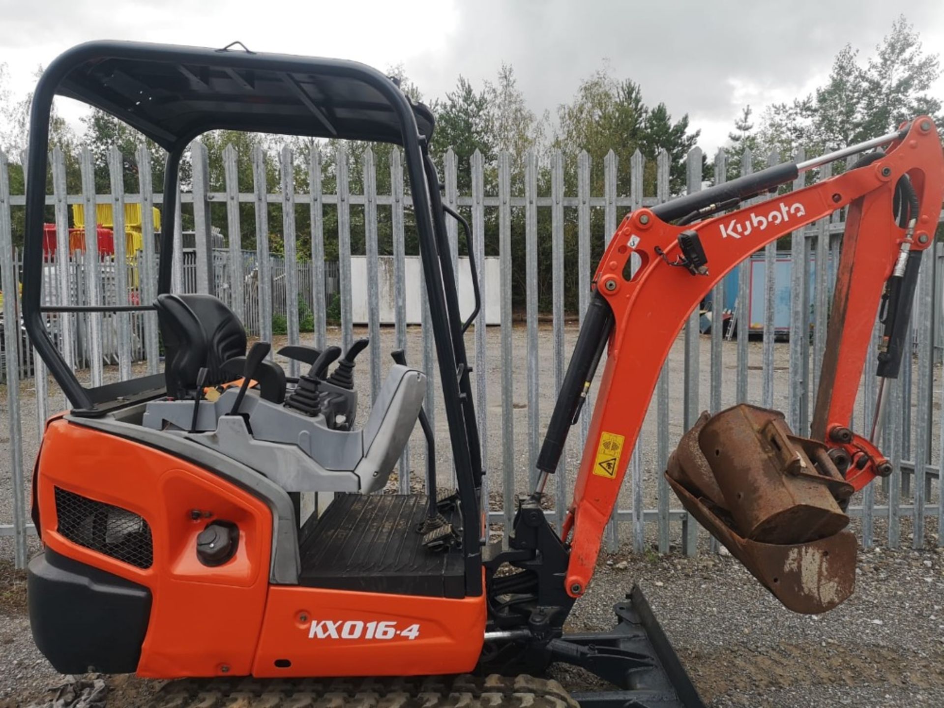 KUBOTA KX016.4 MINIDIGGER C.W 3 BUCKETS, 2015 2178HRS RDD 2 SPEED TRACKING PIPED FOR HAMMER,