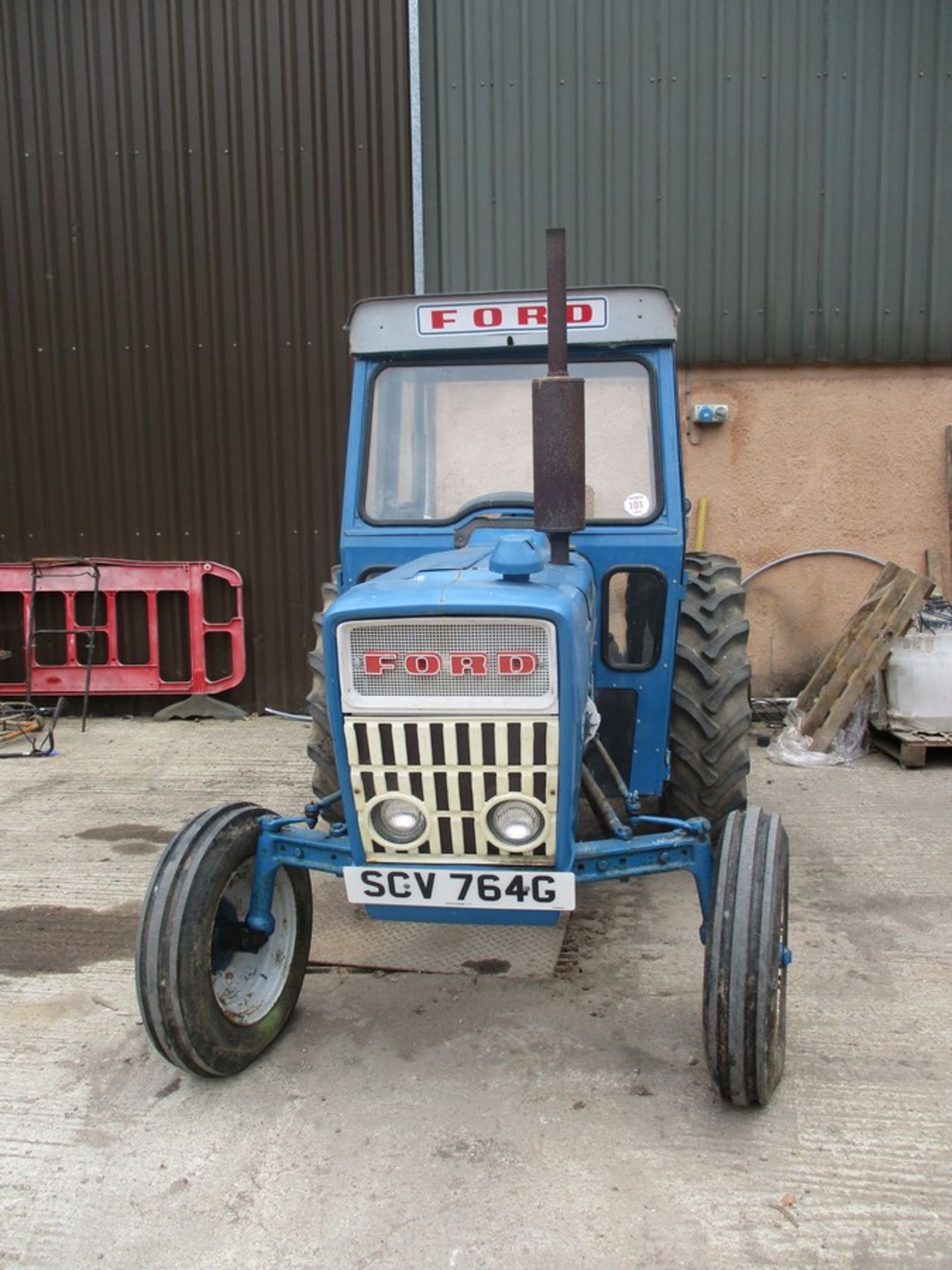 FORD 3000 TRACTOR 5359HRS SCV764G