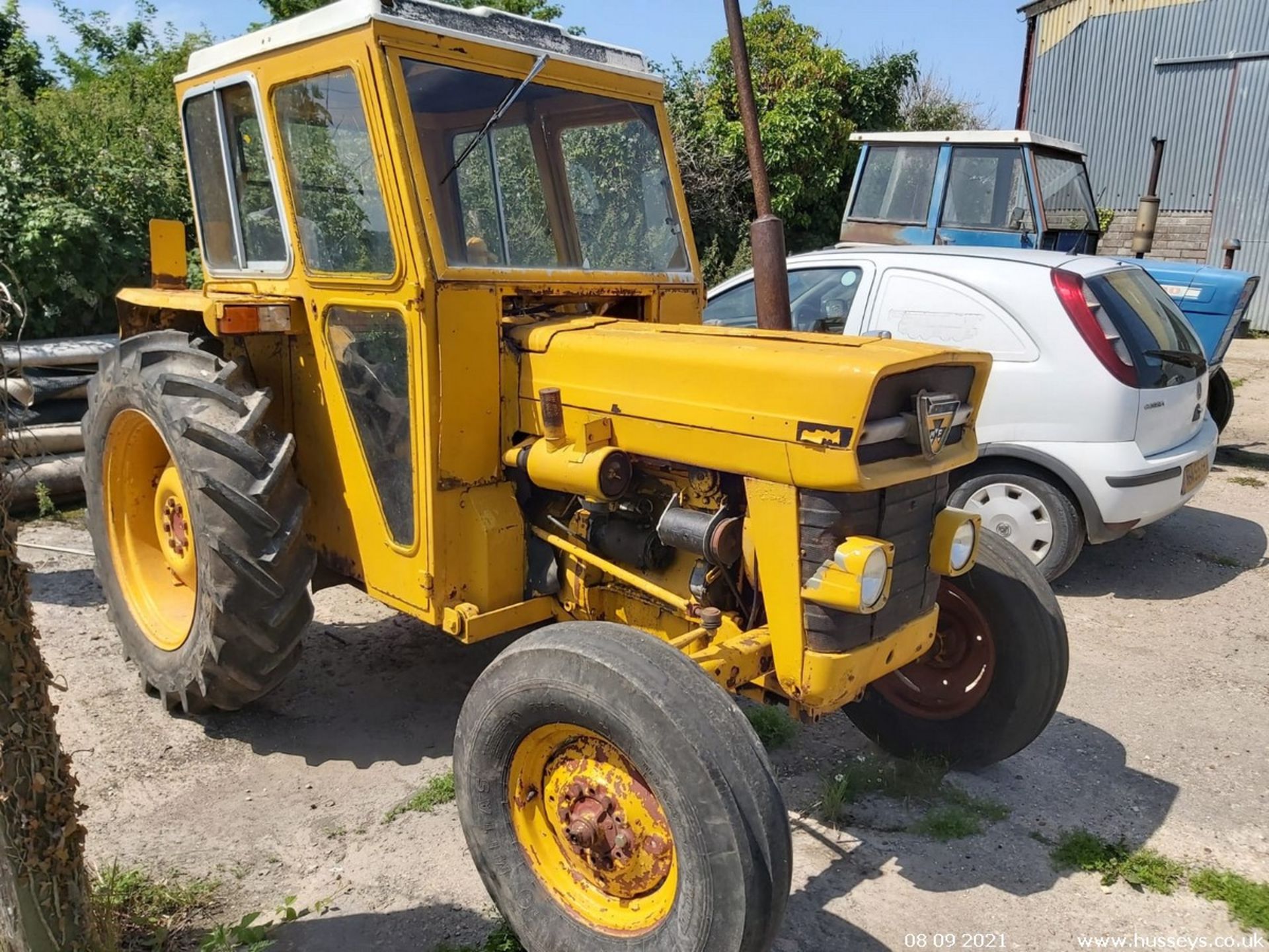 MASSEY FERGUSON INDUSTRIAL TRACTOR FULL AG 3 POINT LINKAGE LIVEDRIVE, SRD