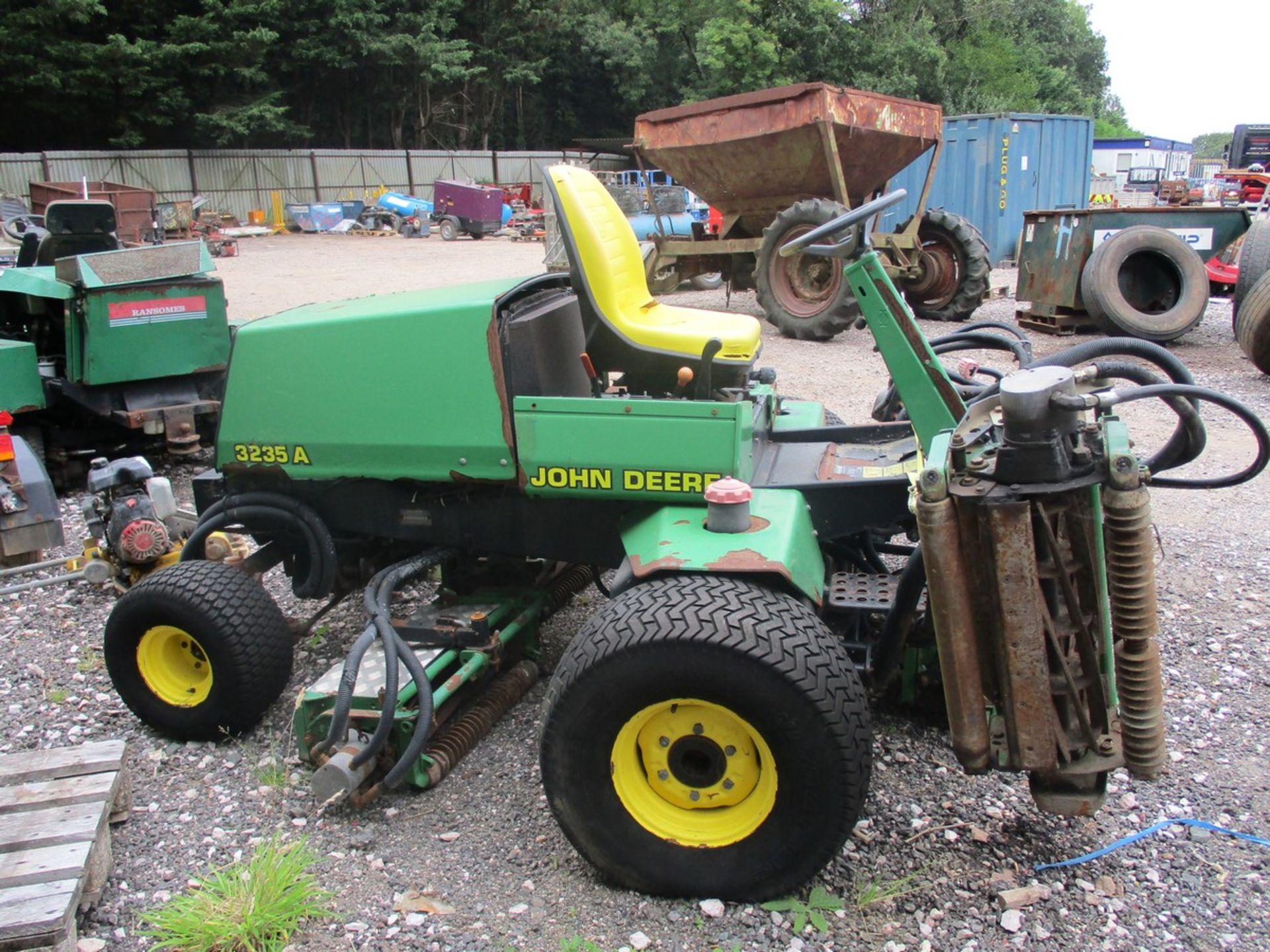 JOHN DEERE 3235A MOWER - Image 4 of 6