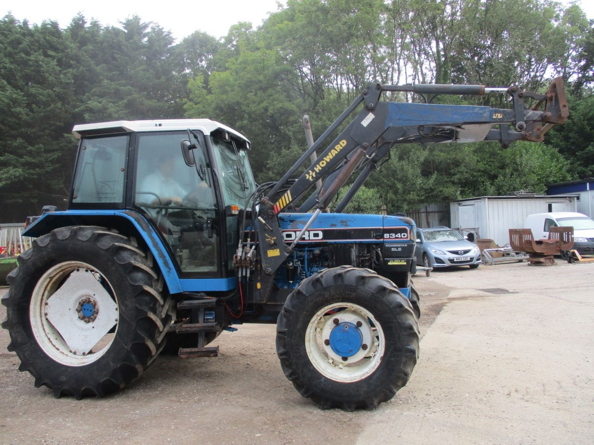 FORD 8340 TRACTOR C.W HOWARD LOADER SHOWING 2477HRS L241NFL