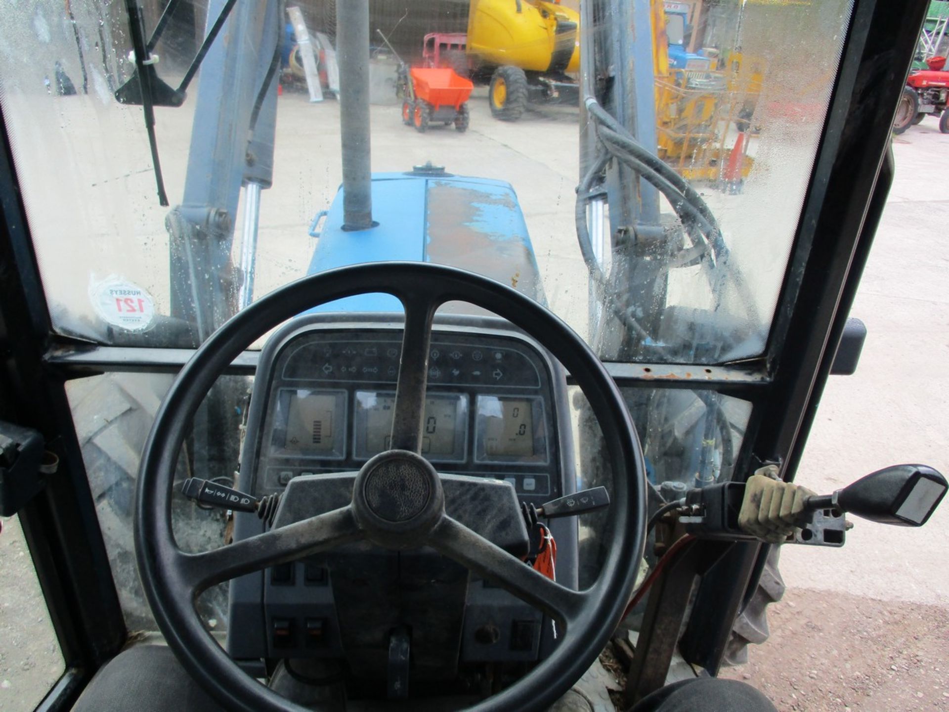 FORD 8340 TRACTOR C.W HOWARD LOADER SHOWING 2477HRS L241NFL - Image 9 of 10