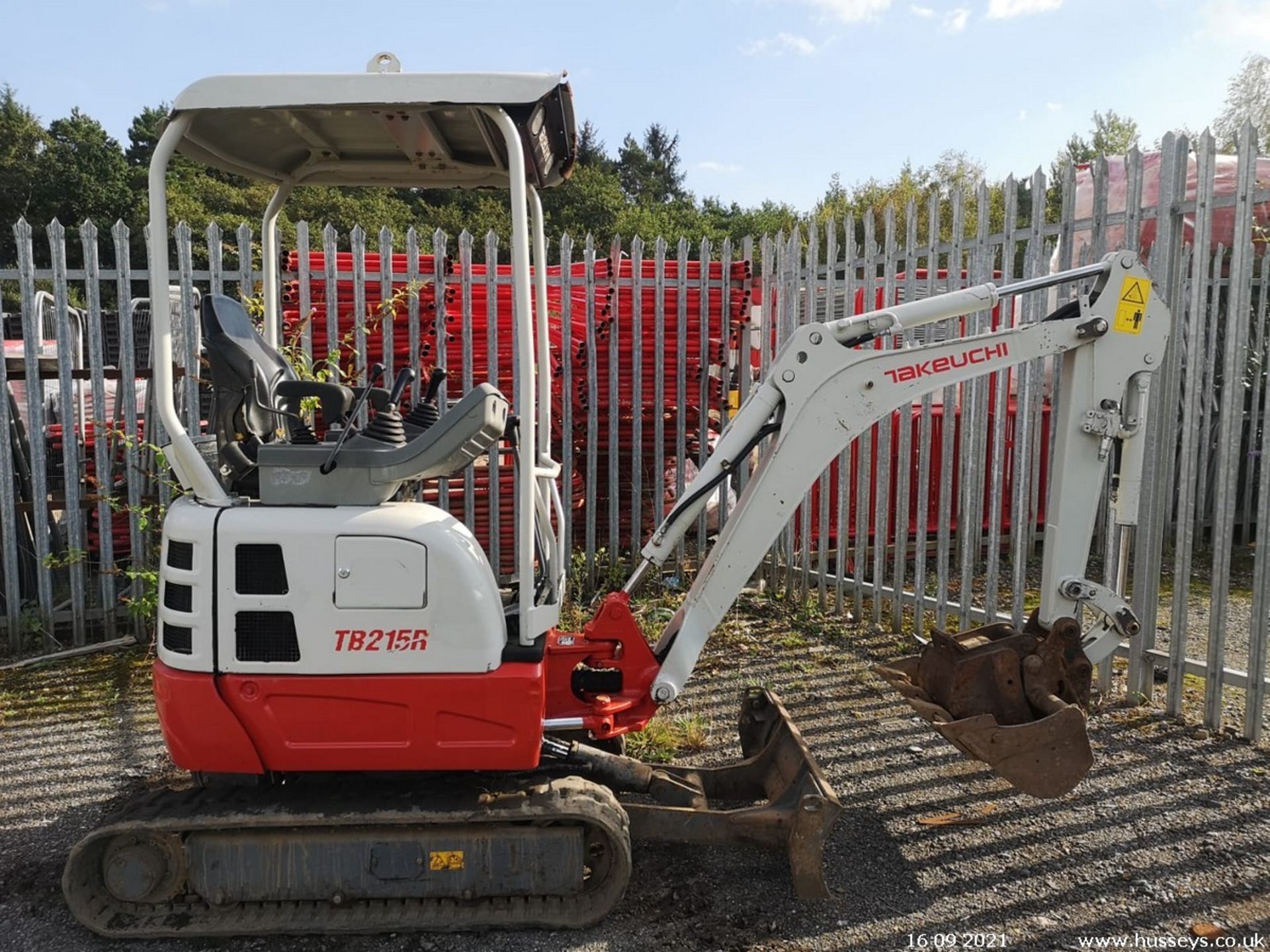 TAKEUCHI TB215R DIGGER C.W 2 BUCKETS 2017 EXPANDING TRACKS 2 SPEED TRACKING QUICK HITCH RTD