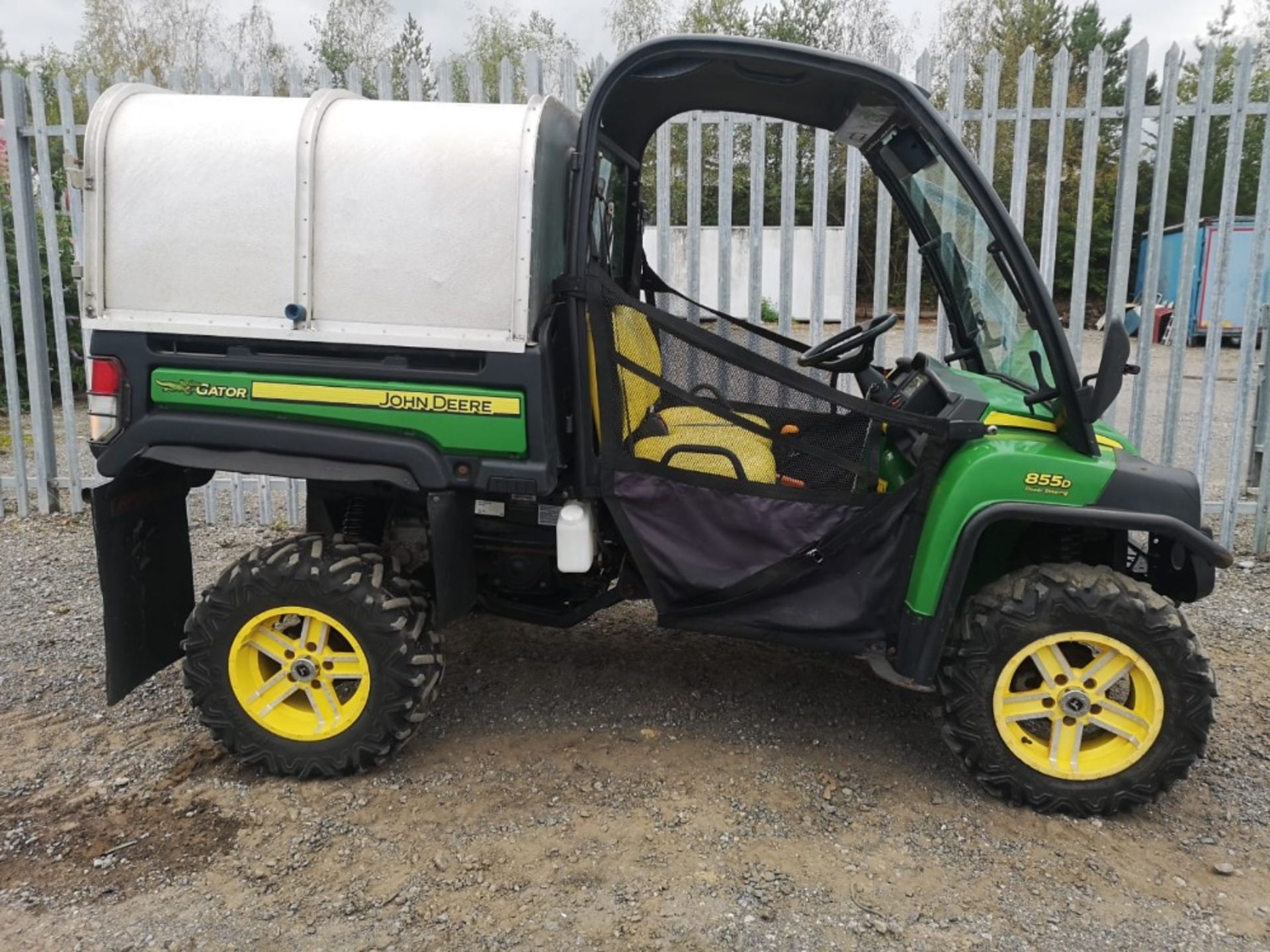 JOHN DEERE 855 DIESEL GATOR C.W GAMIC ALLOY CANOPY C.W MESH DOORS ALLOY WHEELS WA66 DFJ 1942HRS RD - Image 2 of 5