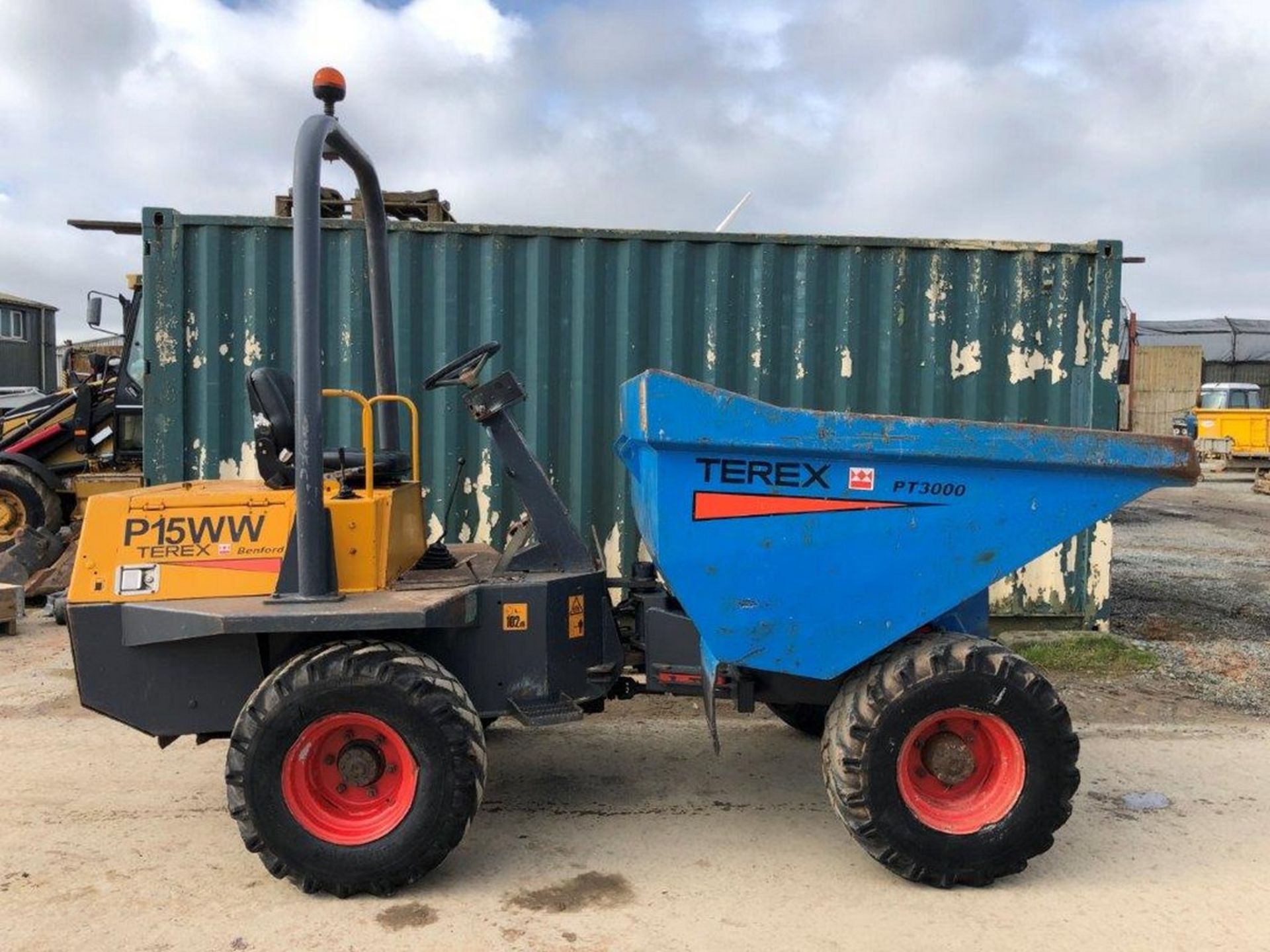 TEREX 3 TON STRAIGHT TIP DUMPER 2007 2500HRS - Image 7 of 18