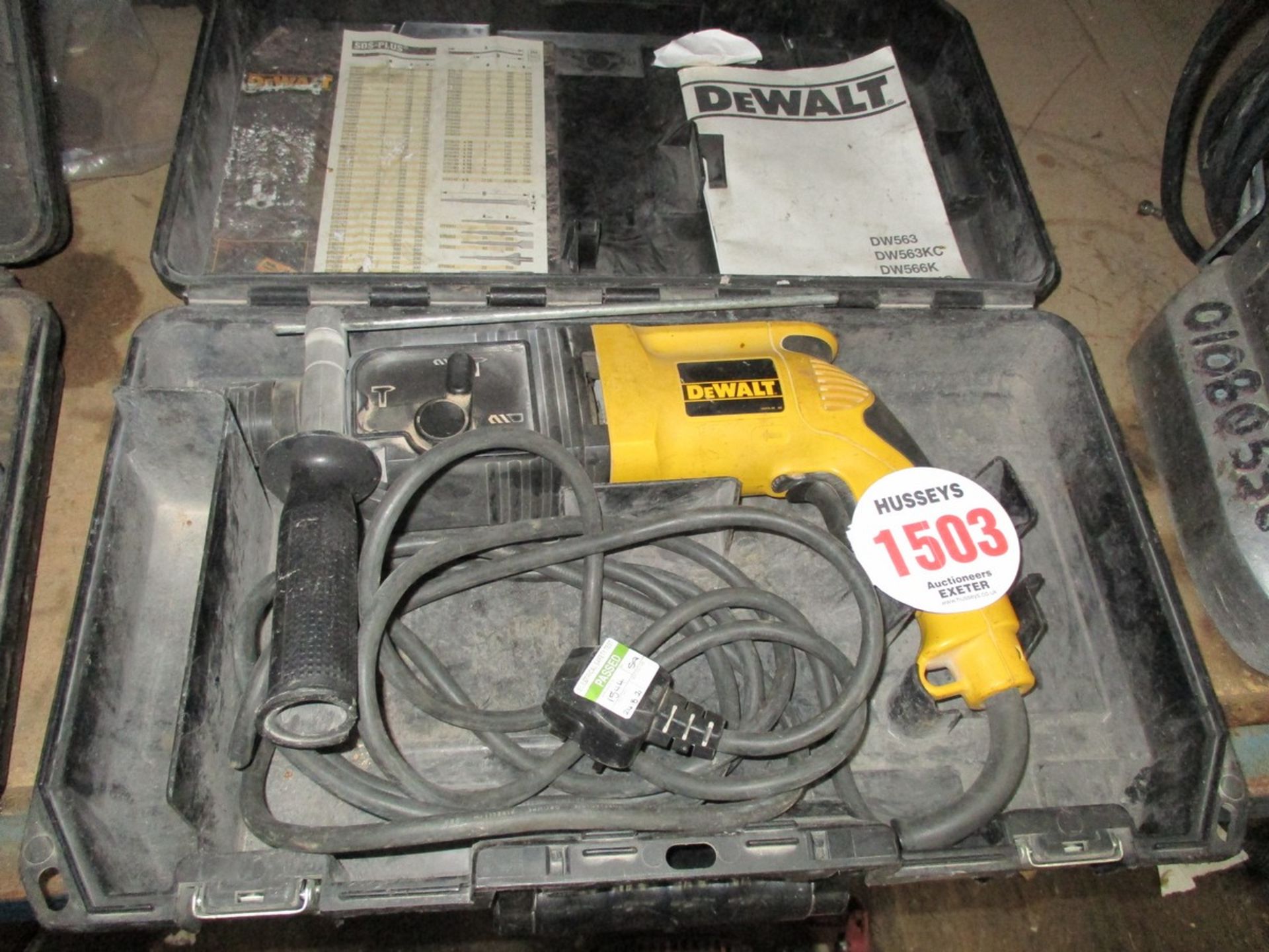 DEWALT DRILL