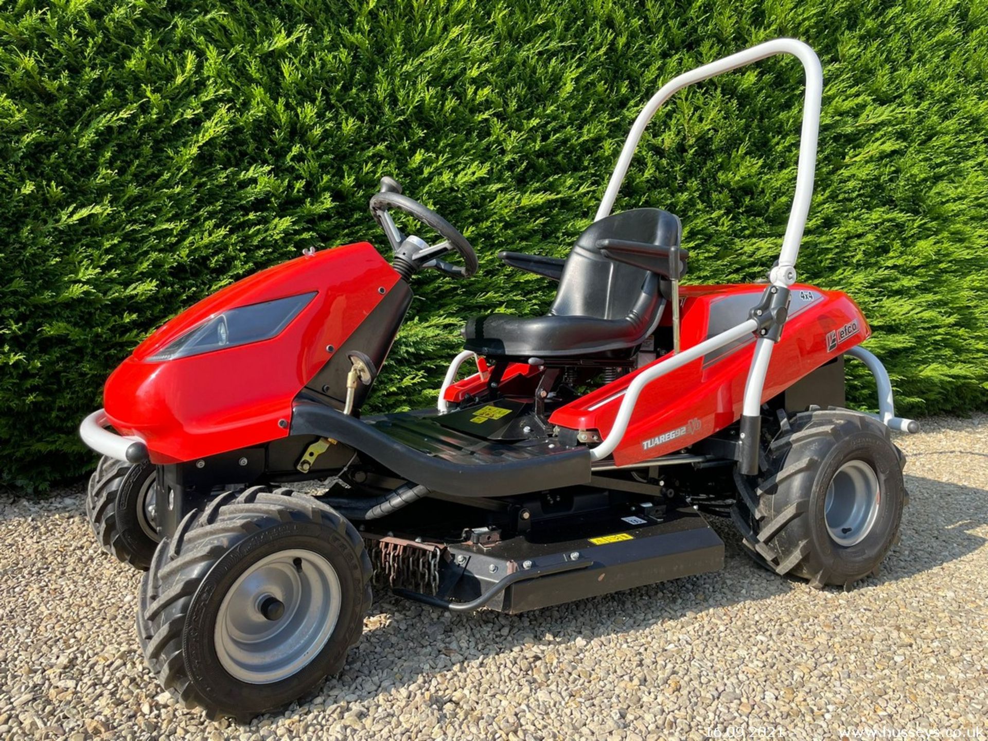 EFCO TURAEG 92 EVO 4WD BRUSHCUTTER 100 HRS BOUGHT NEW IN 2017, STARTS RUNS CUTS - Image 2 of 16