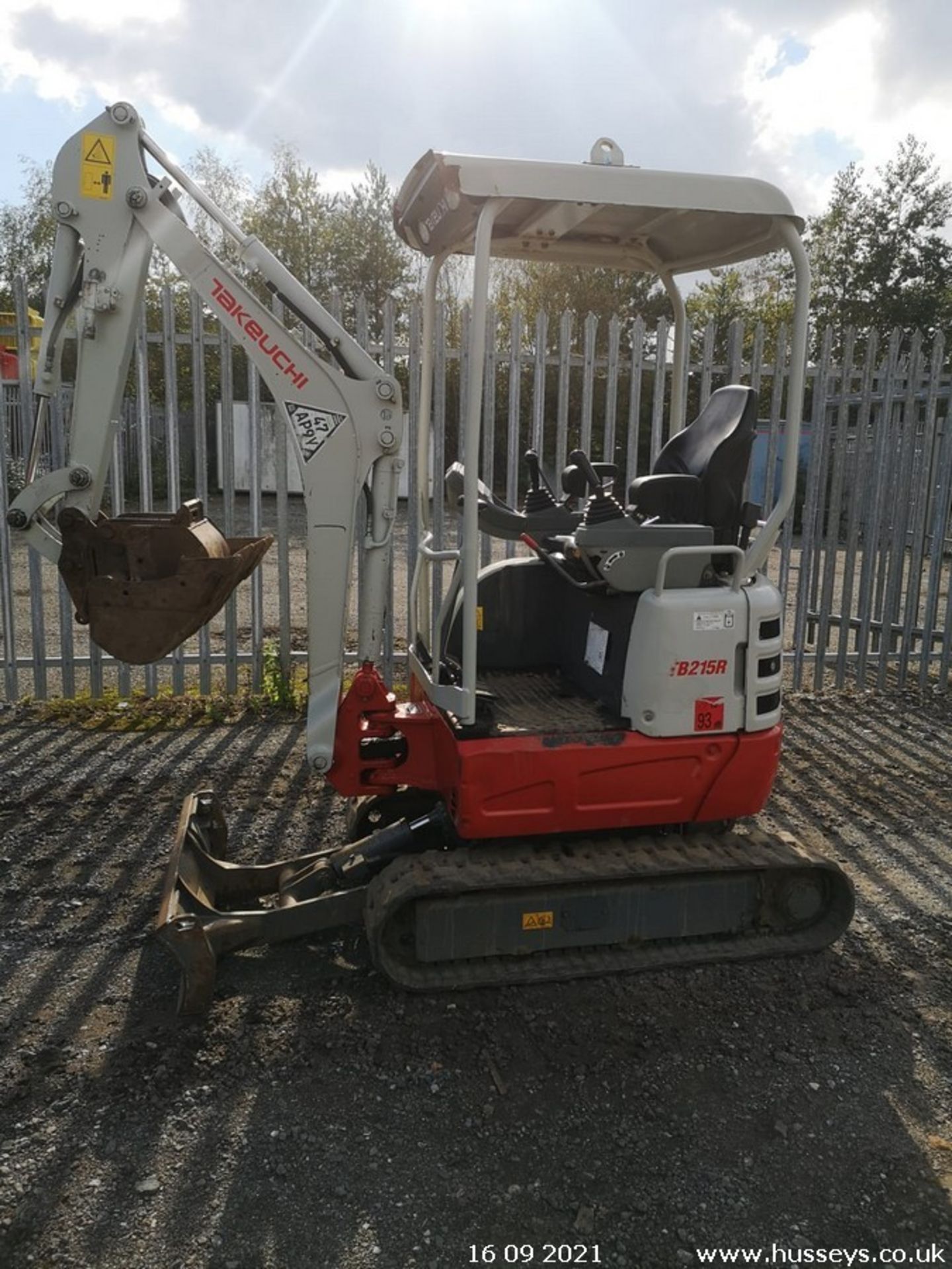 TAKEUCHI TB215R DIGGER C.W 2 BUCKETS 2017 EXPANDING TRACKS 2 SPEED TRACKING QUICK HITCH RTD - Image 3 of 5